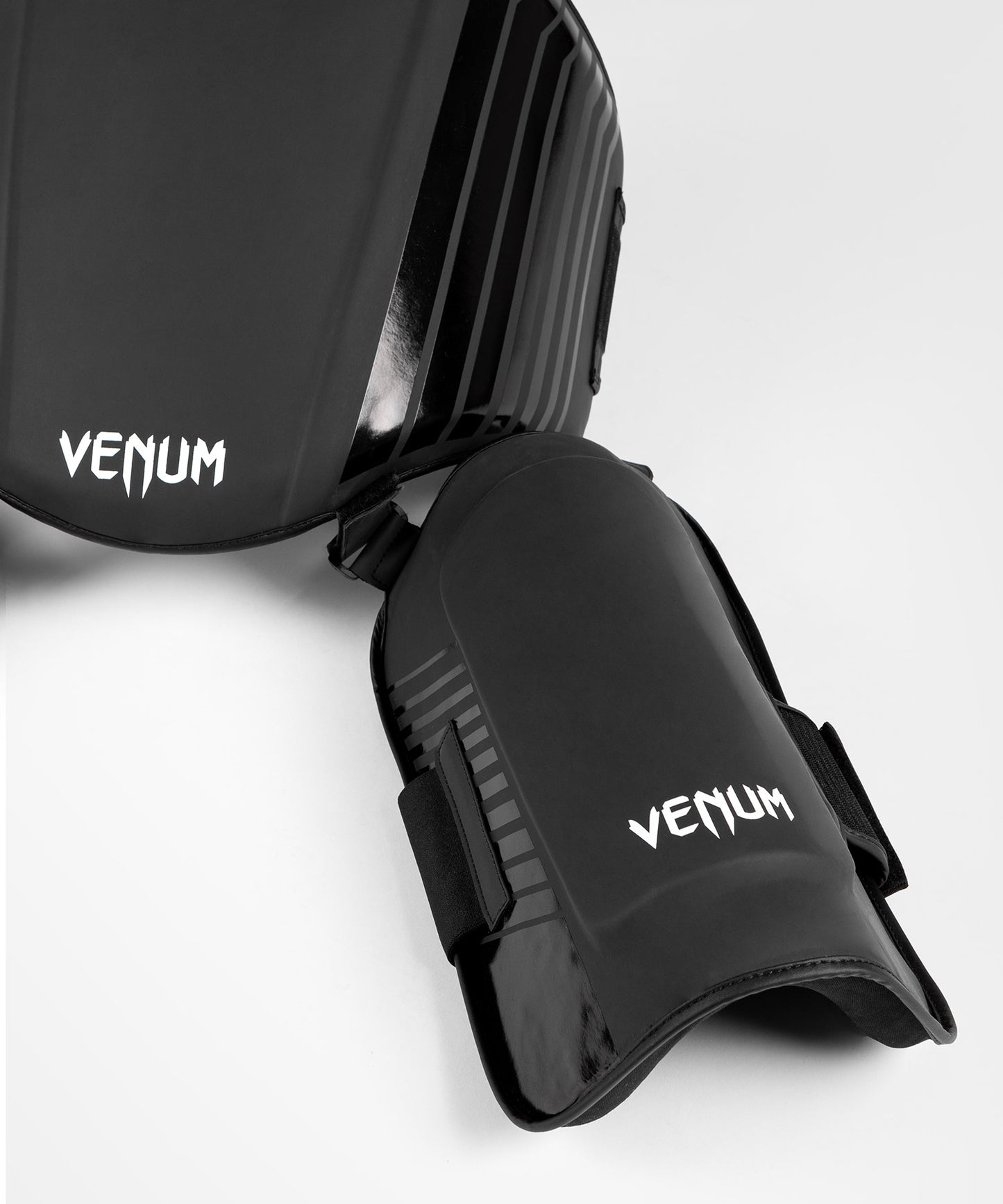 Venum Challenger Paraschiena e Paragambe - Nero/Bianco