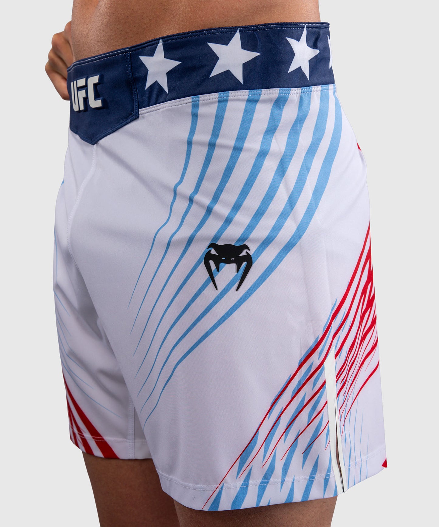 Official UFC Freedom 250 by Venum Authentic Fight Night Pantaloncini da combattimento taglio corto da uomo - Bianco