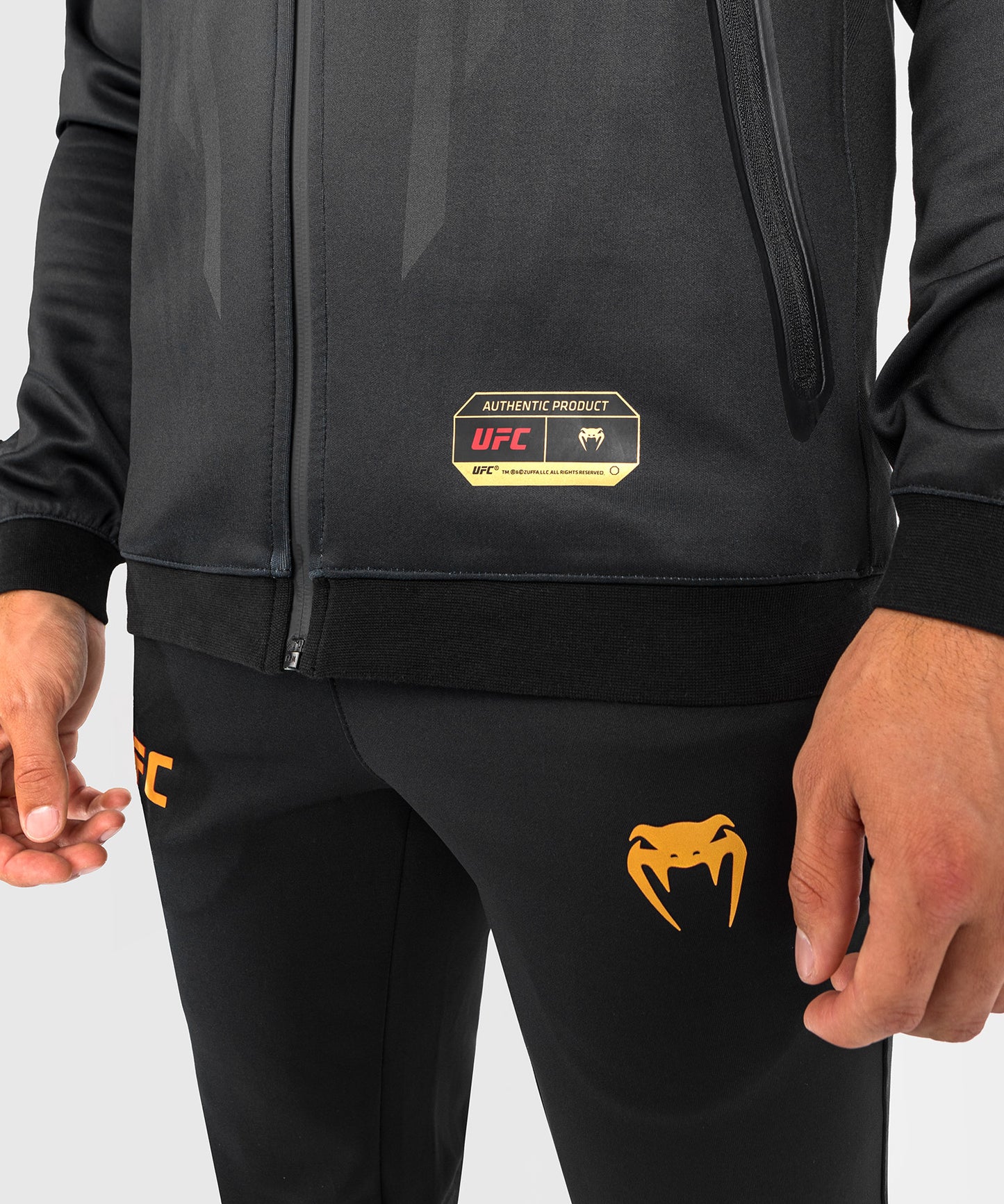 UFC Venum Authentic Fight Night 2.0 Herren Walkout Hoodie - Champion