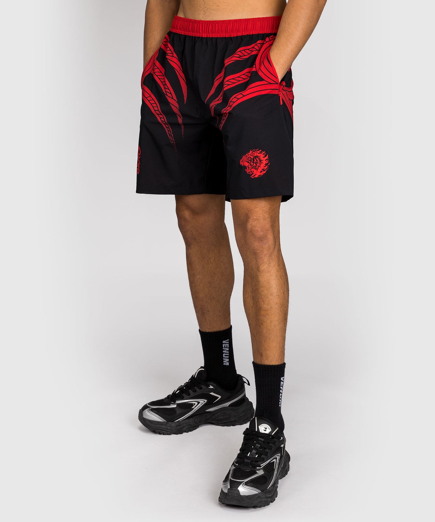 Short d'entraînement Venum x Mike Tyson Tiger - Noir Profond/Rouge Intense