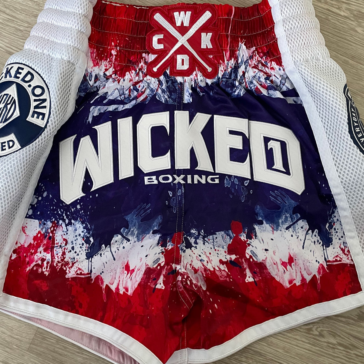 Wicked One GLORIOUS Pantalones de Muay Thai - Blanco