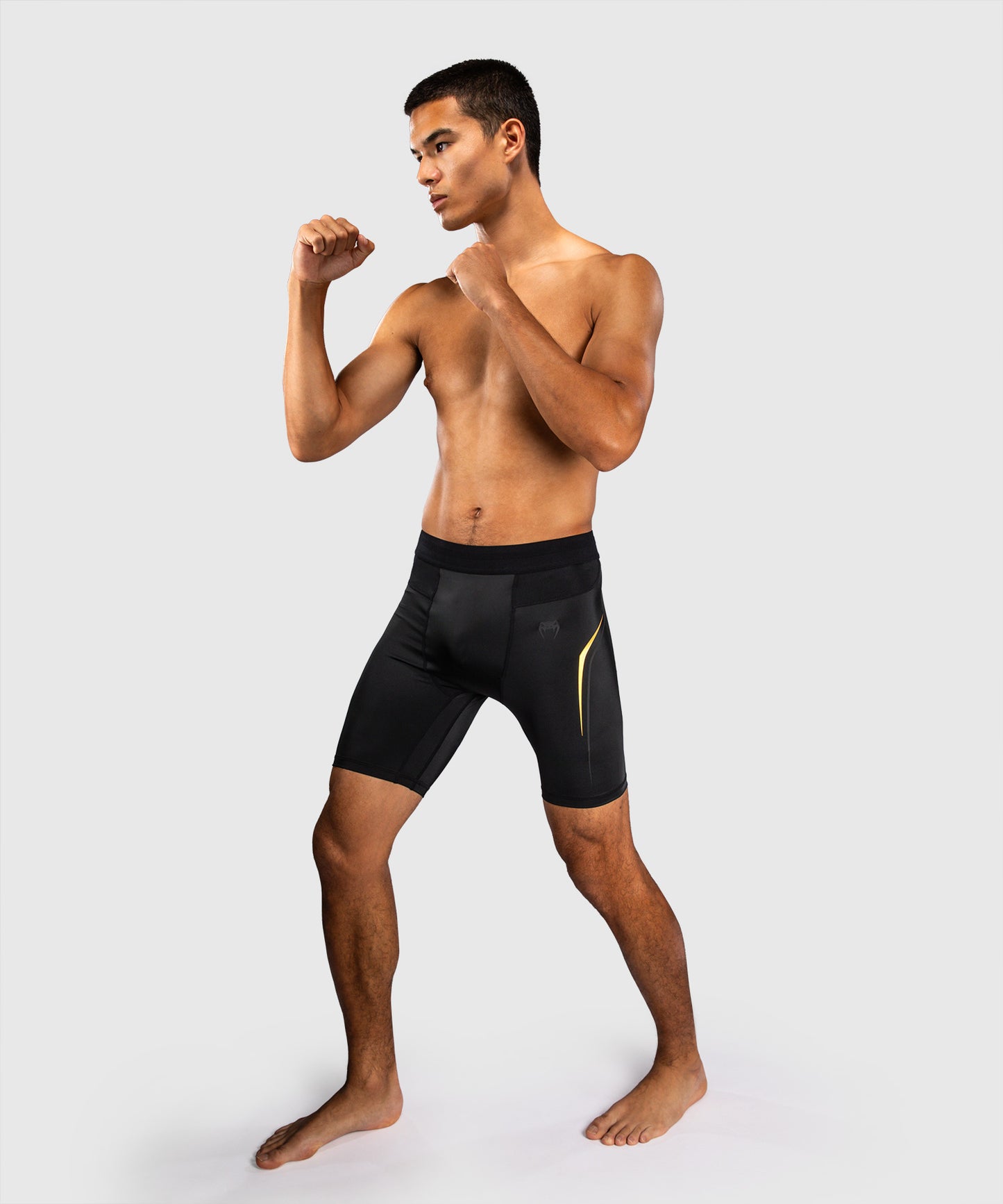 Venum G-Core Pantalón Corto de Compresión - Negro/Oro