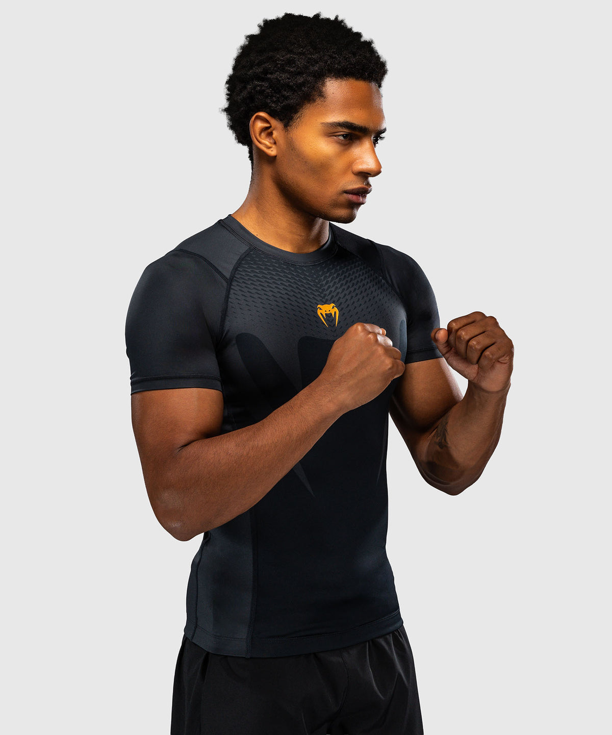 Venum Attack Kurzarm-Rashguard - Schwarz/Gold
