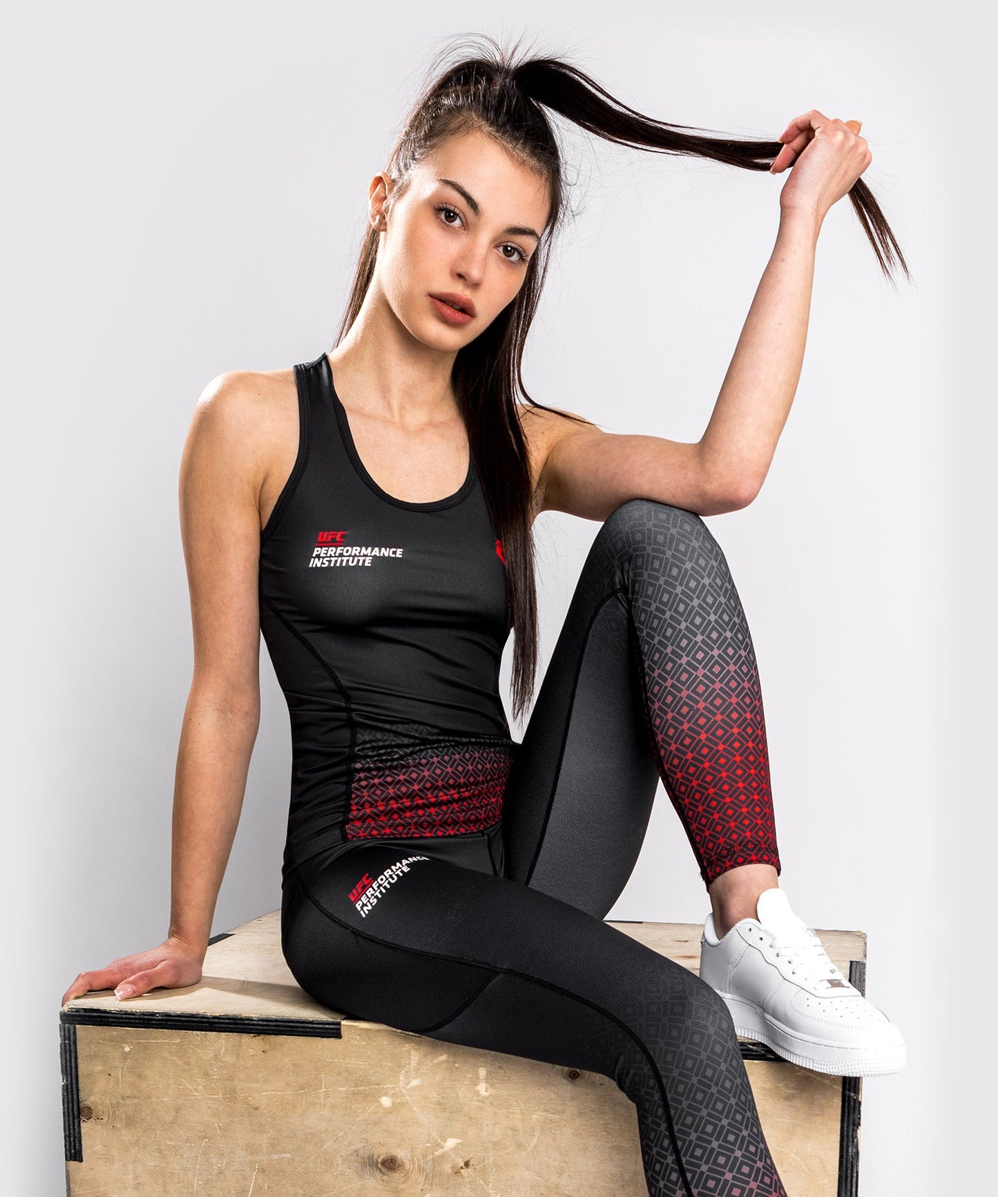 Venum Performance Institute UFC Dry Tech Tank - Damen - Schwarz/Rot