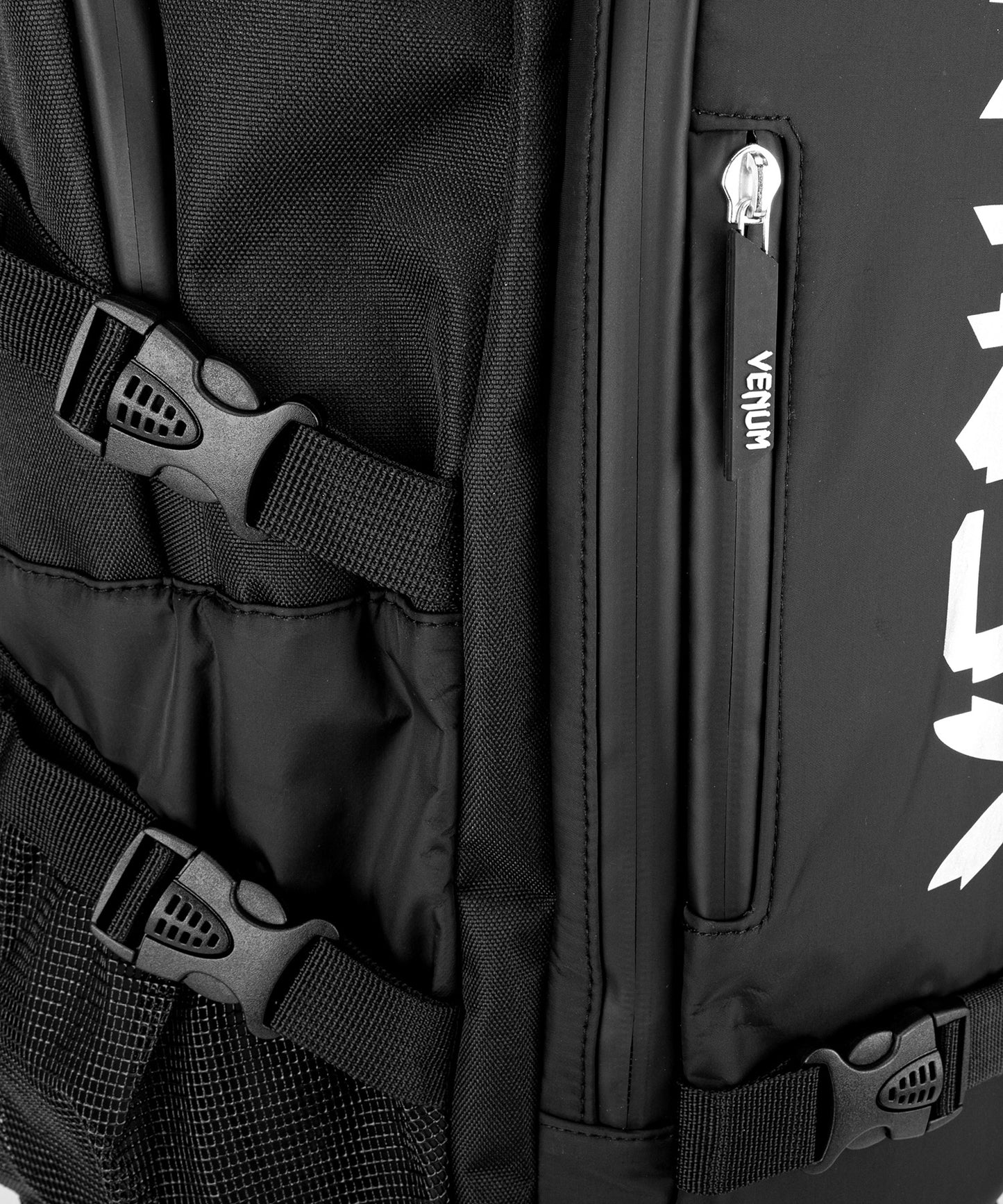 Venum Challenger Xtrem Evo Mochila (50-63L) – Negro/Blanco