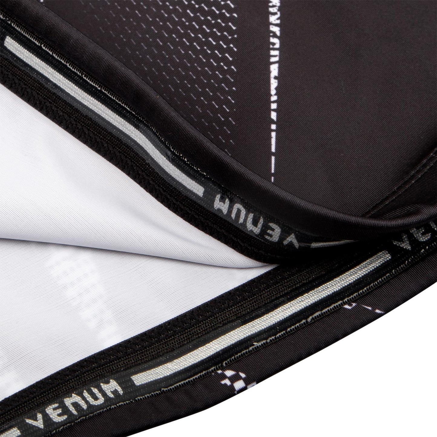 Rashguard Venum Minotaurus - Mangas Largas - Negro/Blanco