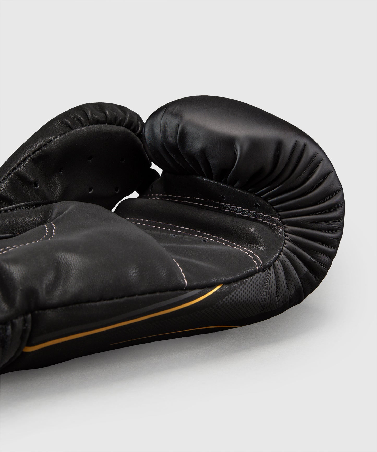 Venum G-Core Guantes de Boxeo - Negro/Oro