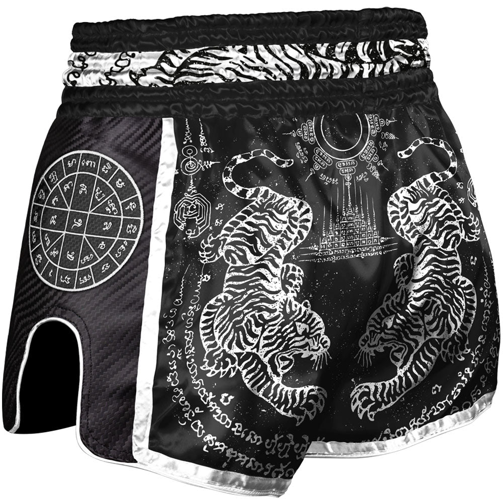 Carbon Sak Yant Tigers Muay Thai Shorts - Schwarz
