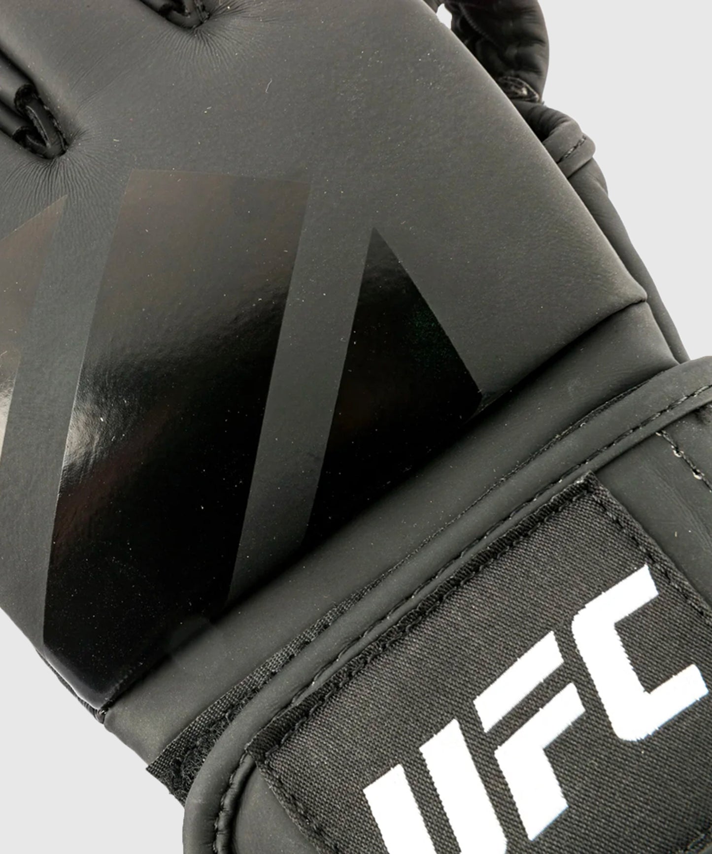 UFC Training Intermix 6oz MMA-Handschuhe - Schwarz
