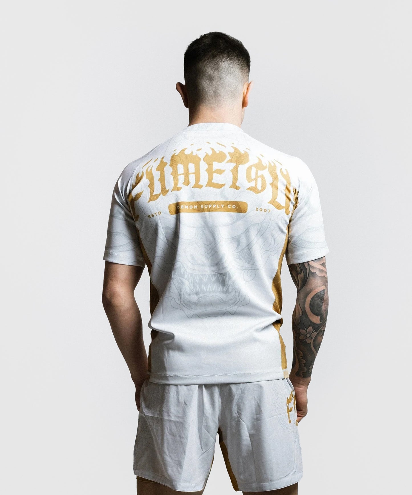 Fumetsu Oni Kurzarm-Rashguard - Weiß/Gold/Grau