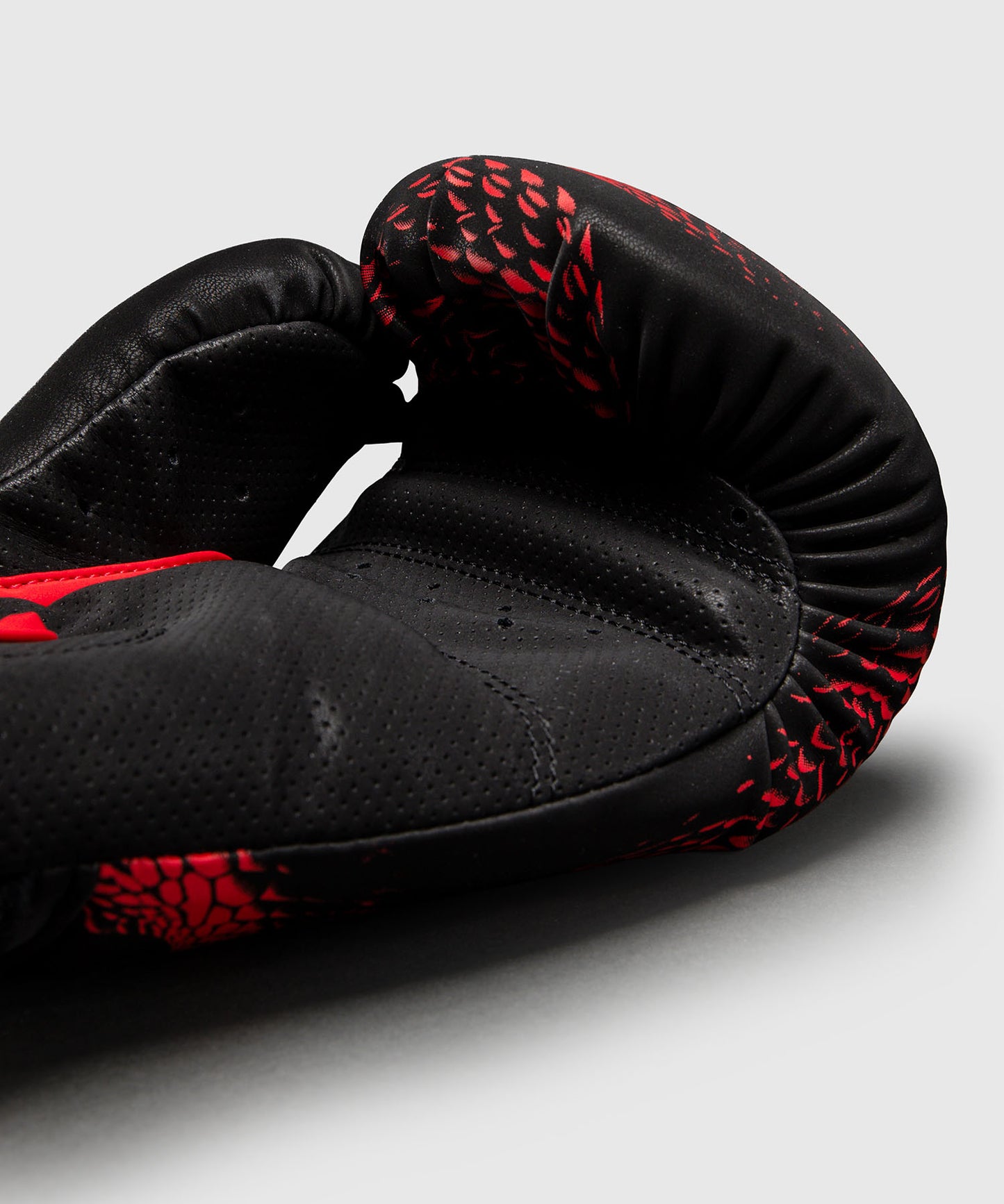 Gants de Boxe Venum Matupa - Noir/Rouge/Argent