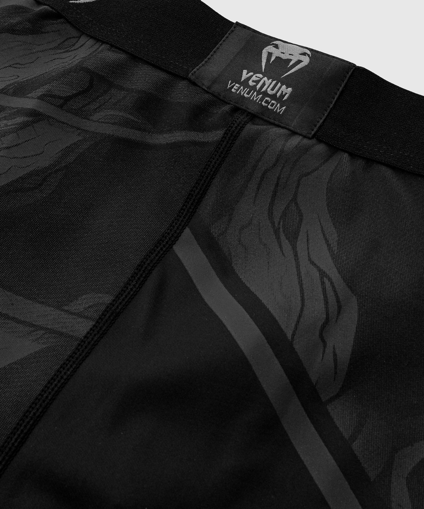 Venum Devil Vale Tudo Shorts - Schwarz/Schwarz
