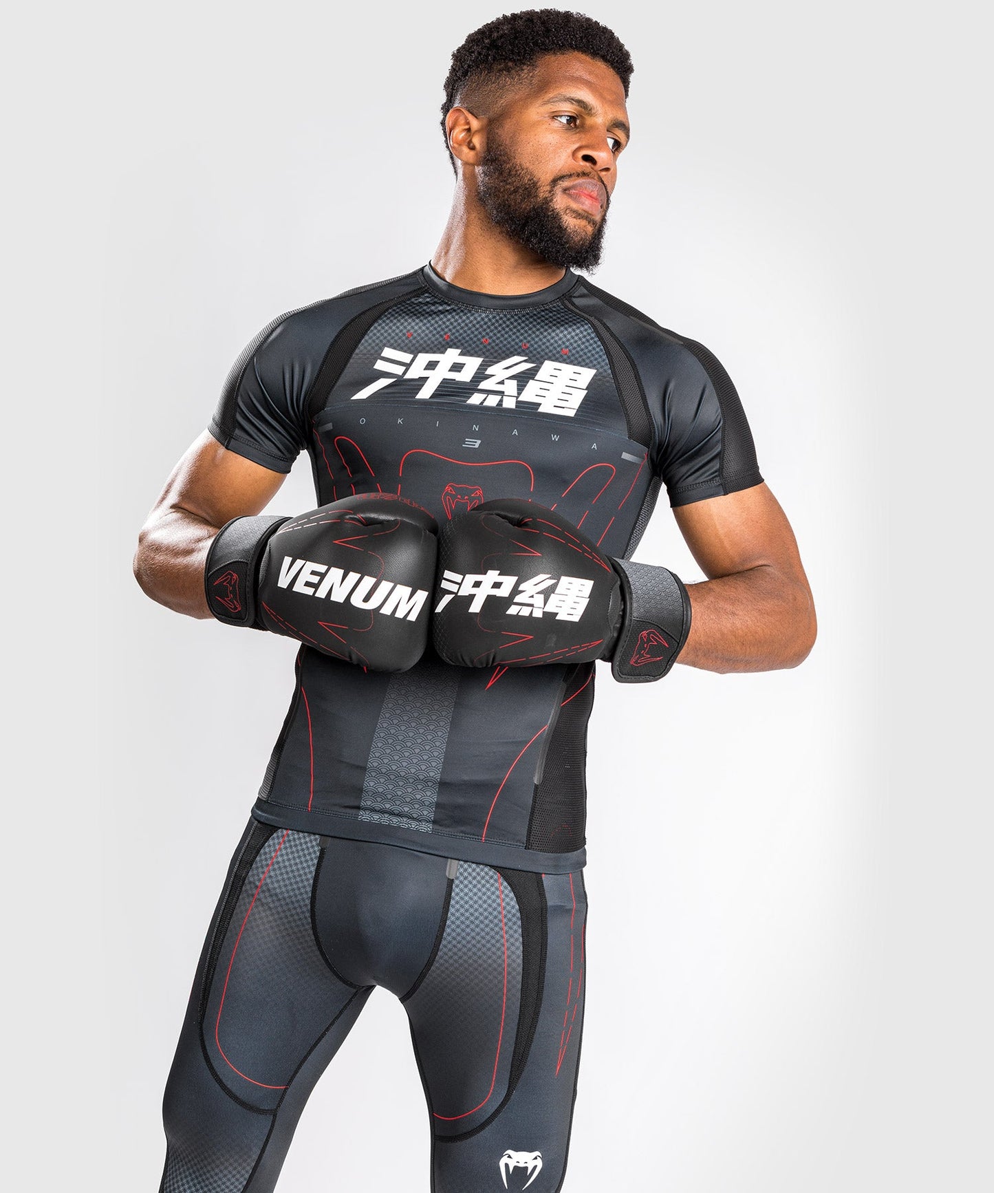 Rashguard Venum Okinawa 3.0 - Manches Courtes- Noir/Rouge