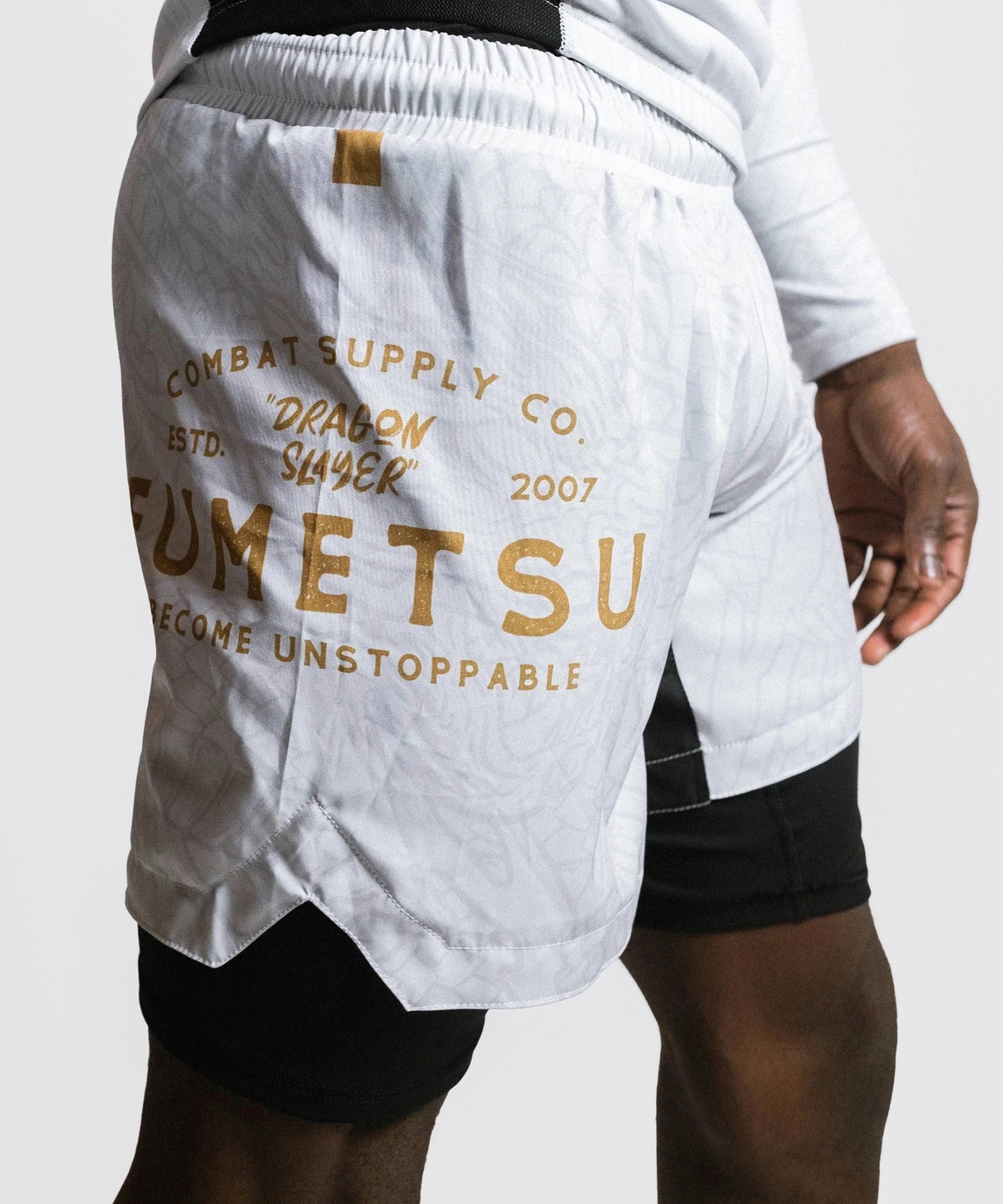 Fumetsu Dual Layer Dragon Slayer Fightshorts - Bianco/Oro