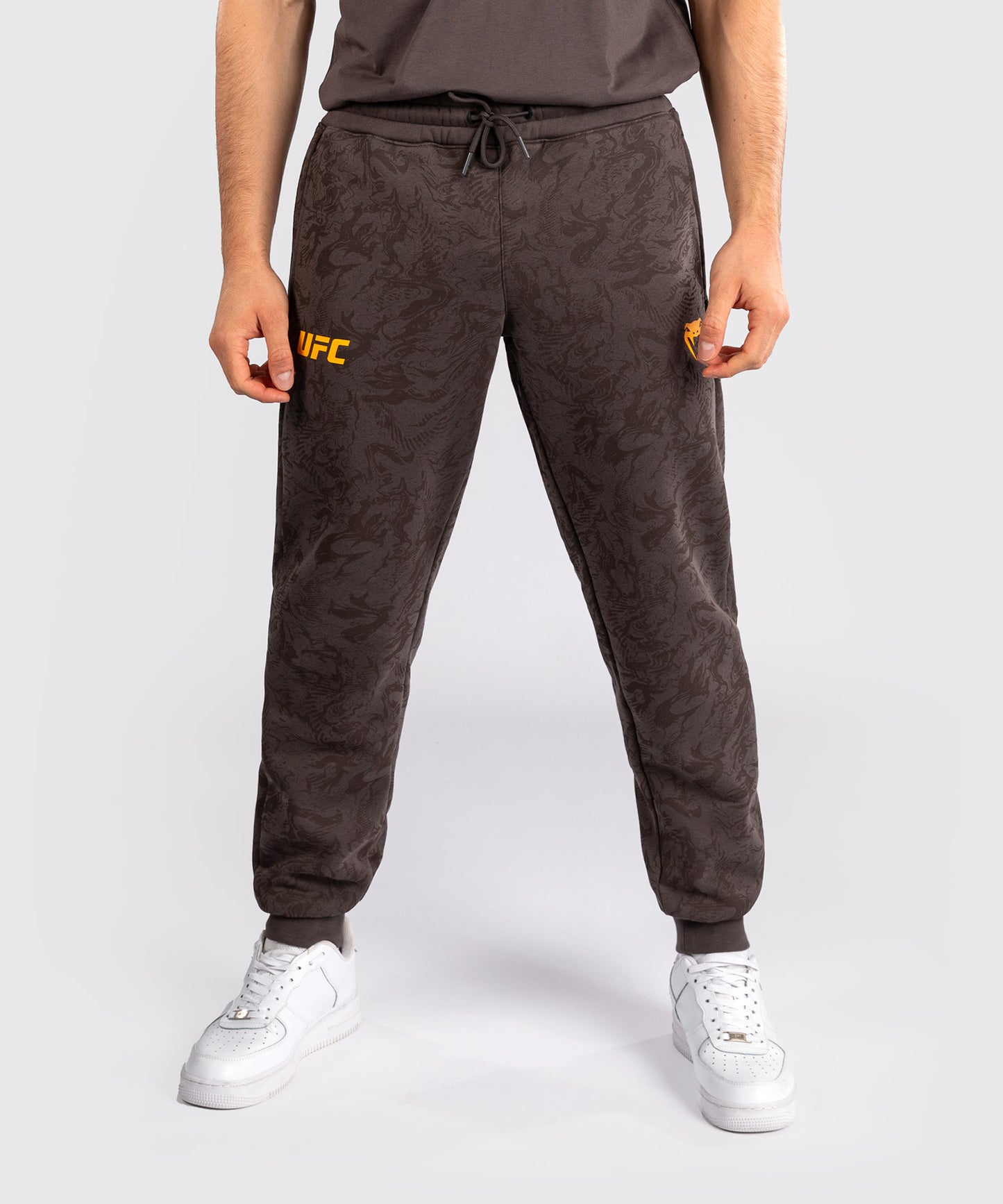 UFC Fusion by Venum Fight Week Herren Baumwollhose - Erdiges Braun
