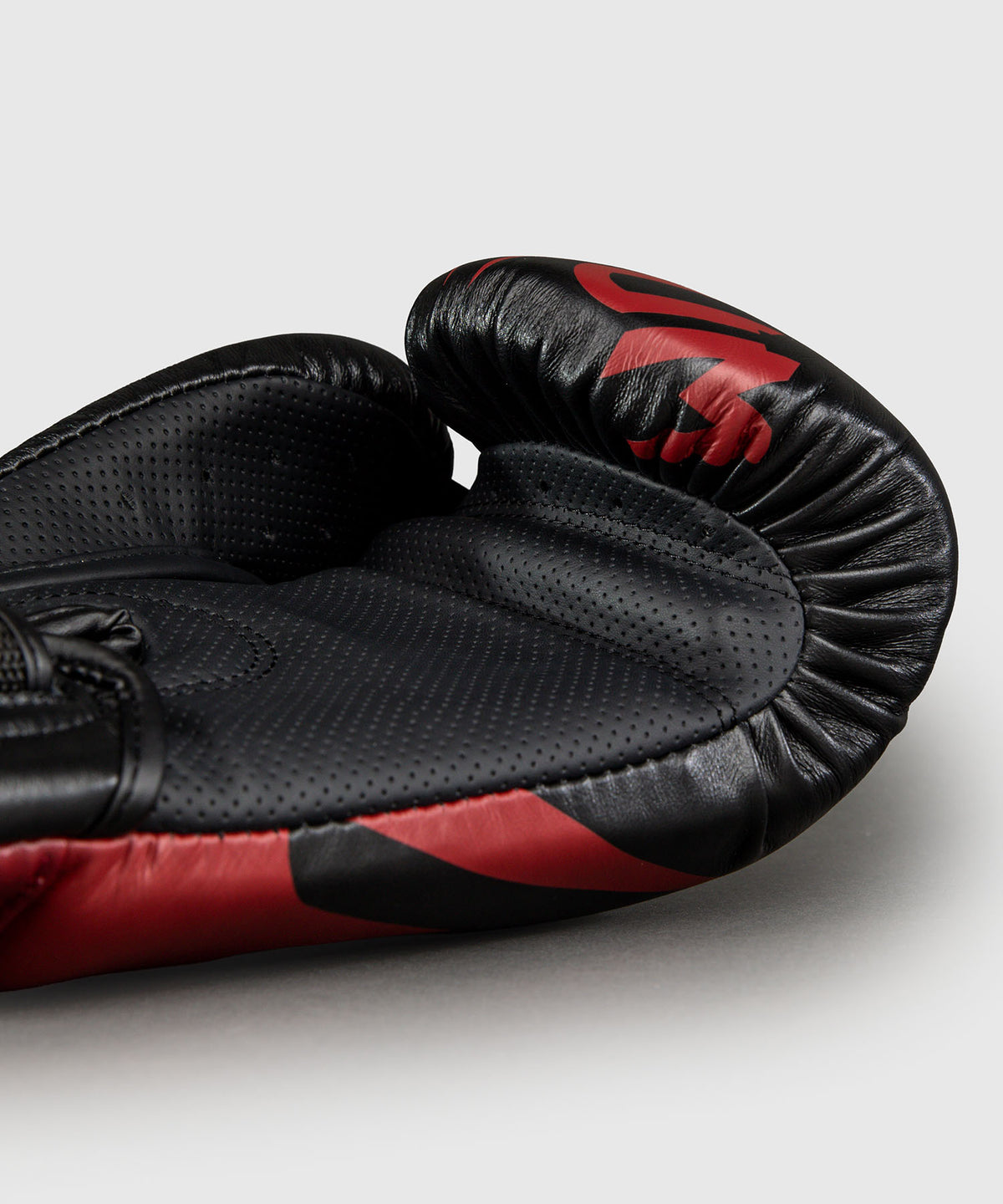 Venum Reverso Guantes de Boxeo – Negro/Rojo