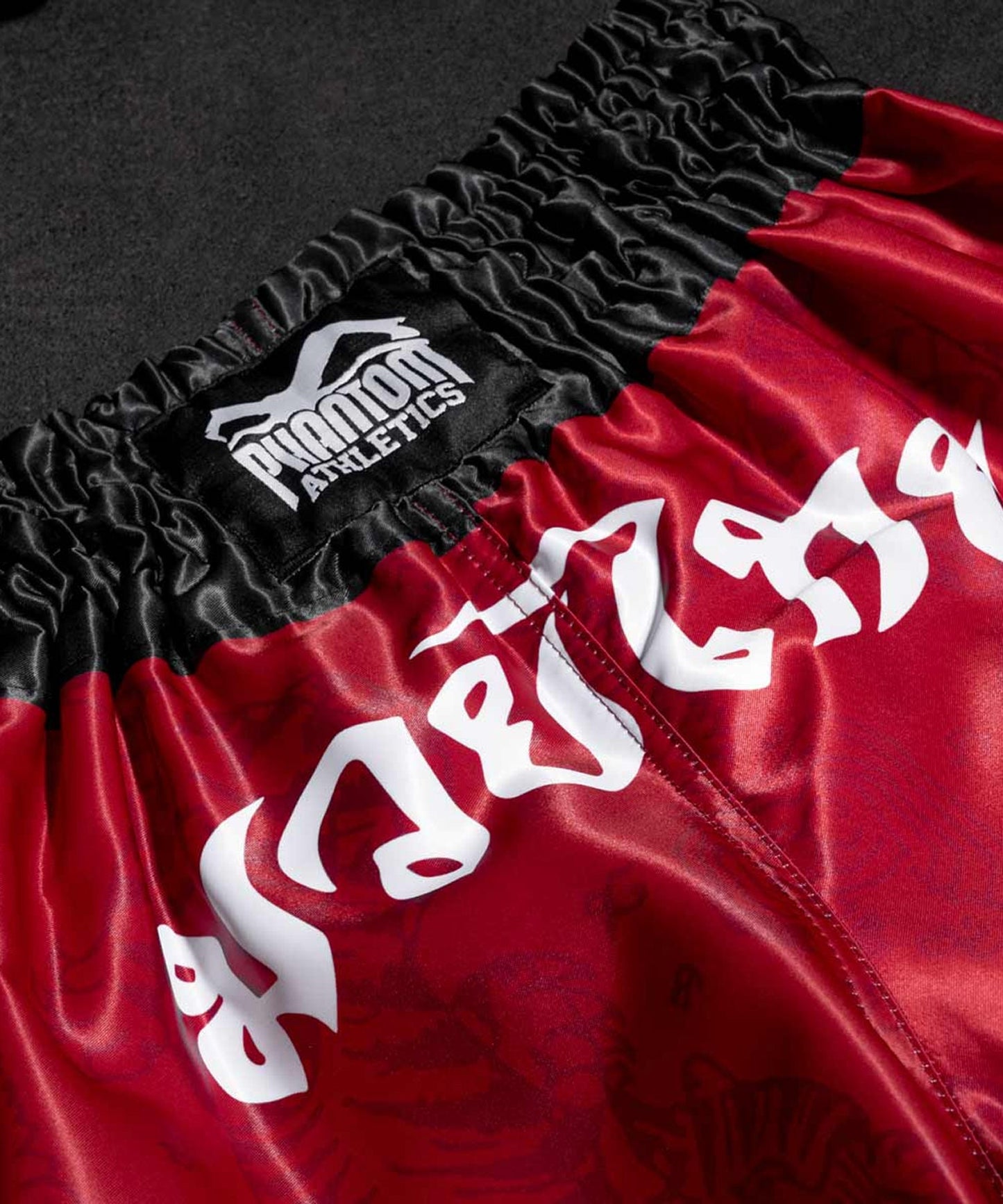 Short de Muay Thai Phantom Athletics Sak Yant - Rouge