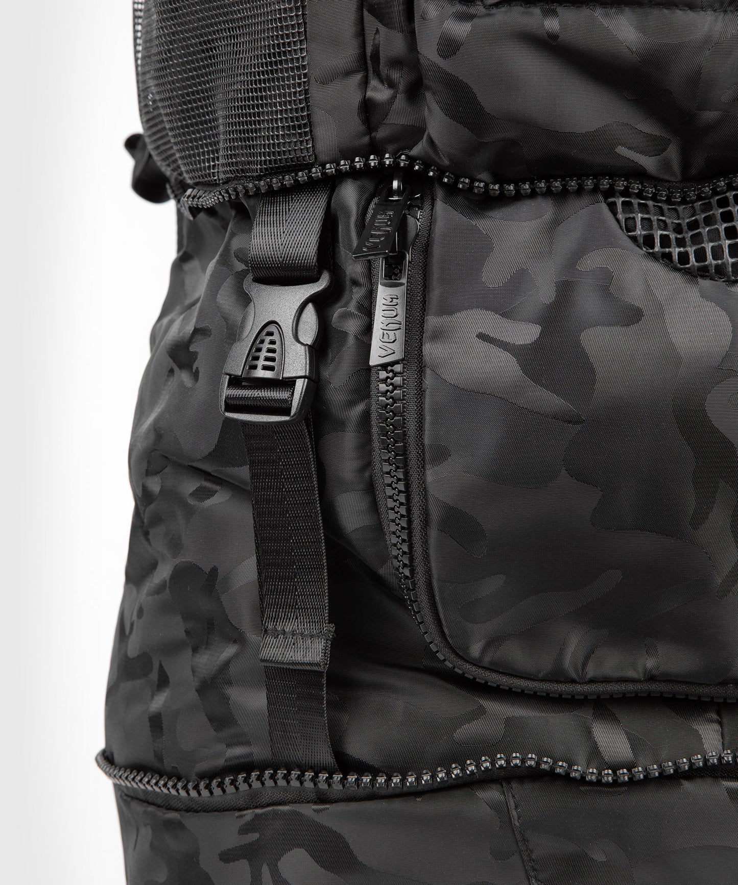 Venum Challenger Xtrem Rucksack (50-63L) – Schwarz/Dunkles Camo