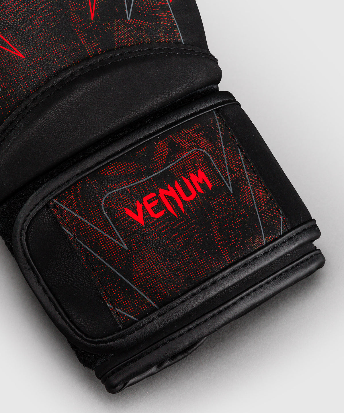 Gants de boxe Impact Venum Amazonia Reborn - Noir/Rouge
