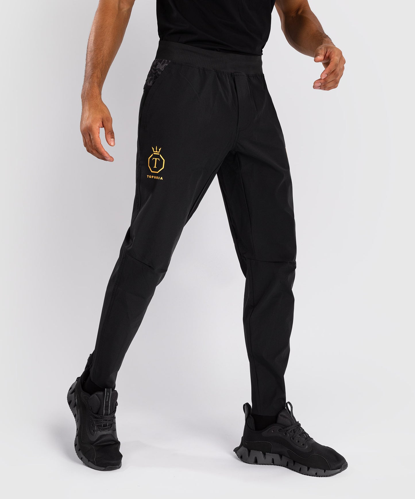 Venum x Topuria Unmatched Edition Pantalones de chándal - Negro/Dorado