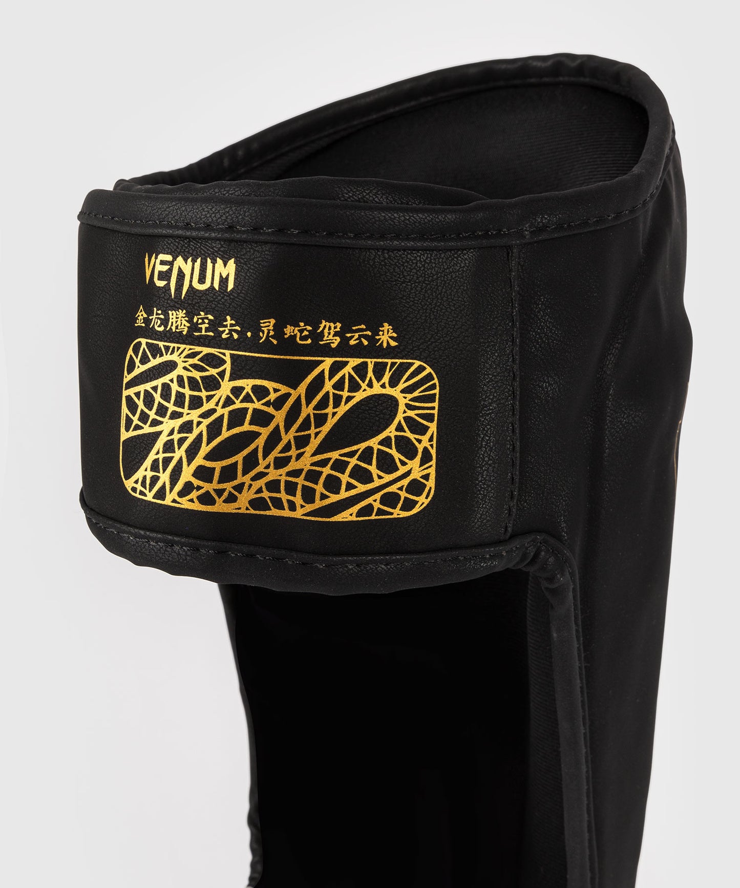 Venum Serpenti Paratibie – Nero/Argento/Oro