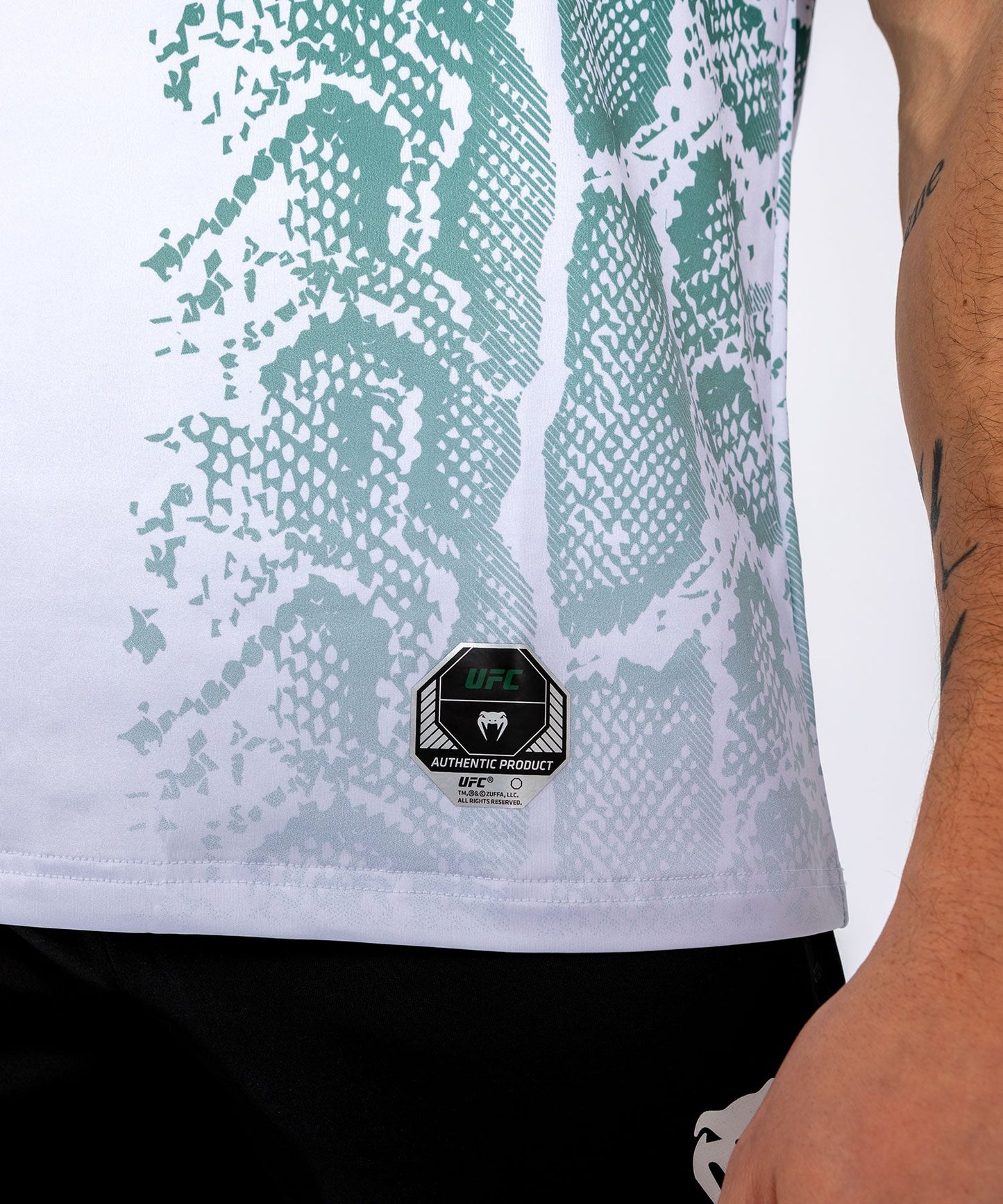 T-shirt Technique pour Hommes UFC Adrenaline by Venum Authentic Fight Night - Emerald Edition - Blanc/Vert