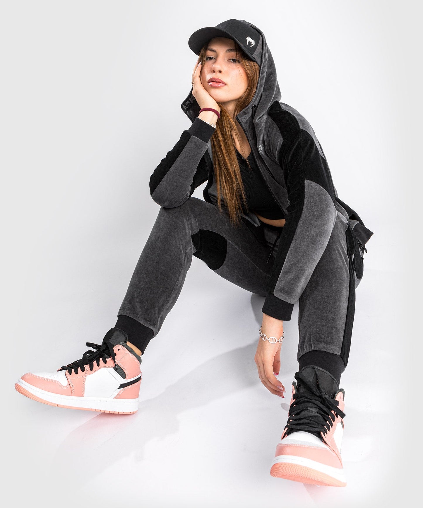 Venum Camoline 2.0 Velvet Joggers Jogginghose - Damen - Grau Schwarz