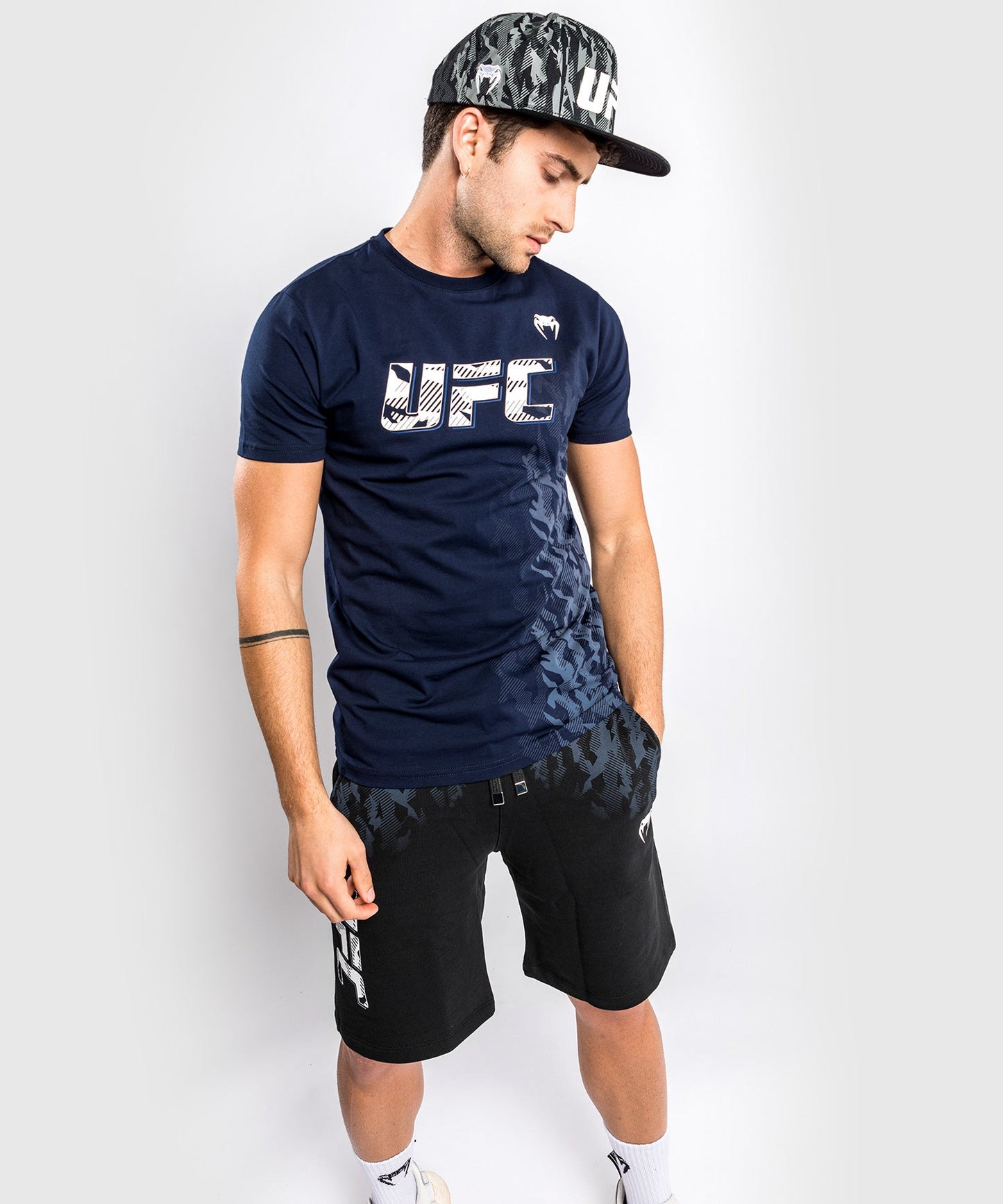 UFC Venum Authentic Fight Week Herren Kurzarm-Baumwoll-T-Shirt - Marineblau