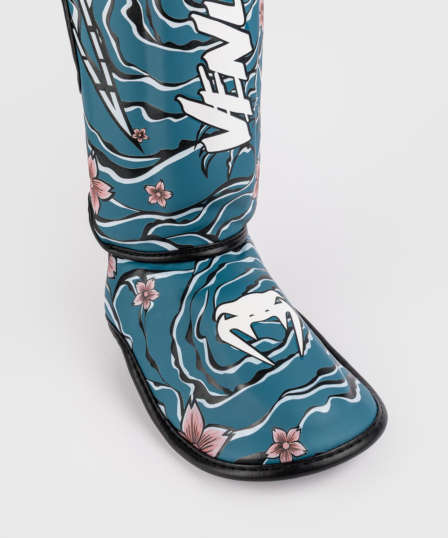 Venum x Tawanchay Shinguards Blue/White
