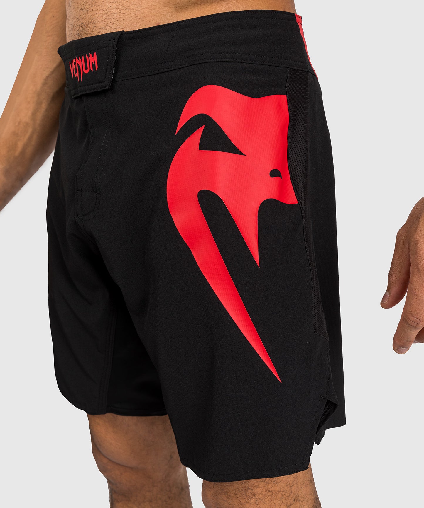Shorts de combat Venum Light 5.0 - Noir/Rouge