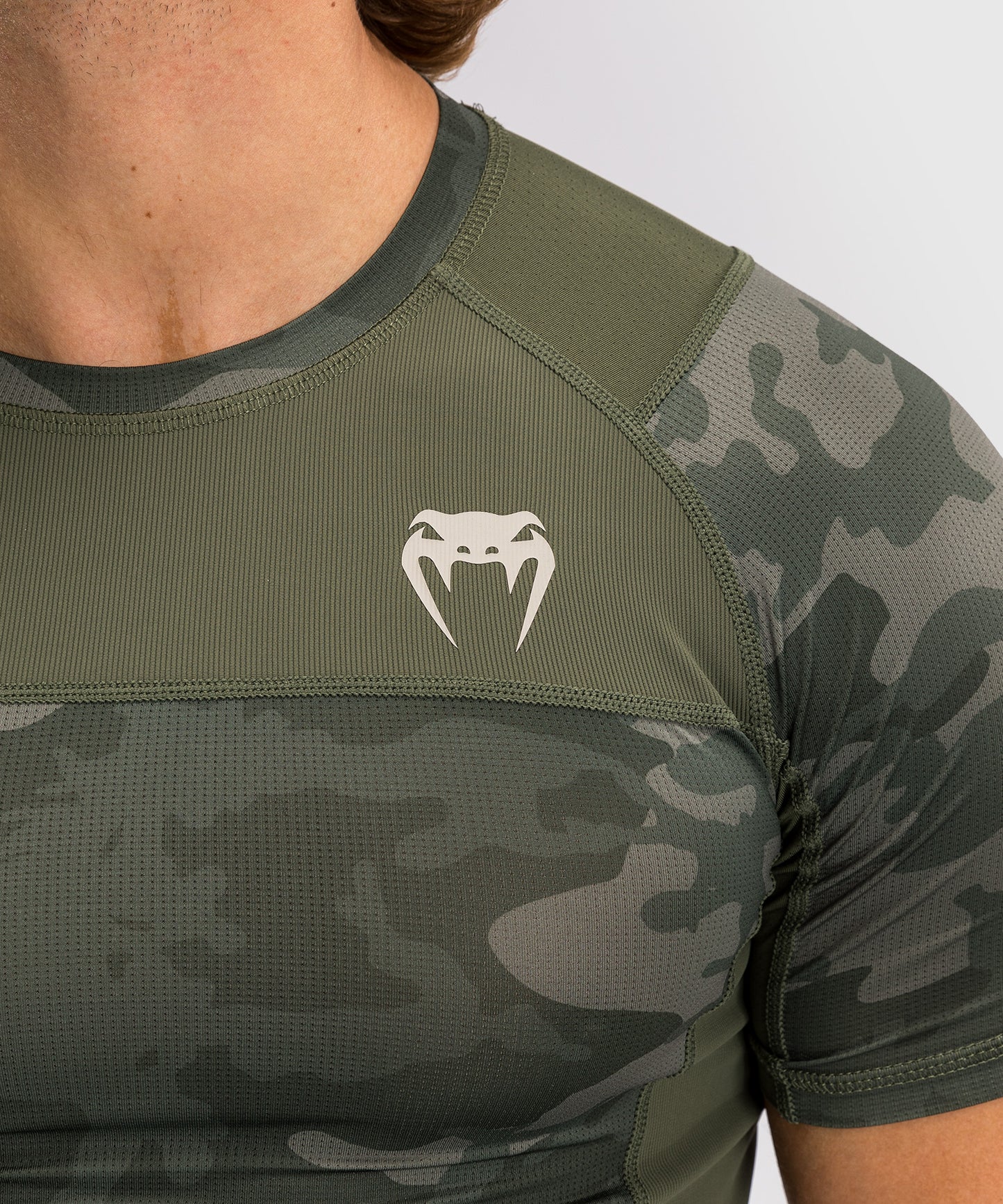 Venum G-Fit Air Herren Kurzarm Rashguard - Armee-Tarnmuster