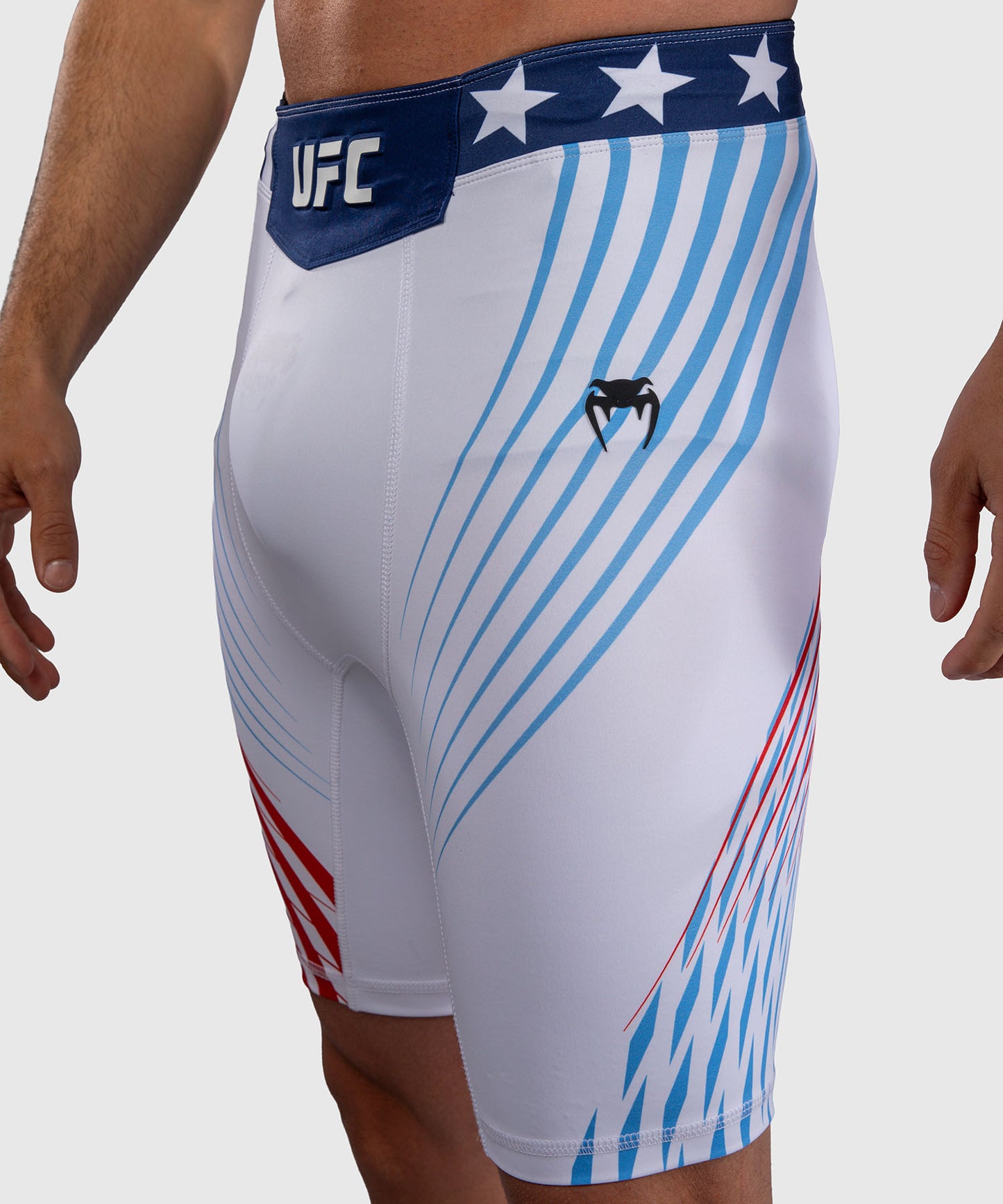 Official UFC Freedom 250 by Venum Authentic Fight Night Vale Tudo Shorts für Herren - Weiß