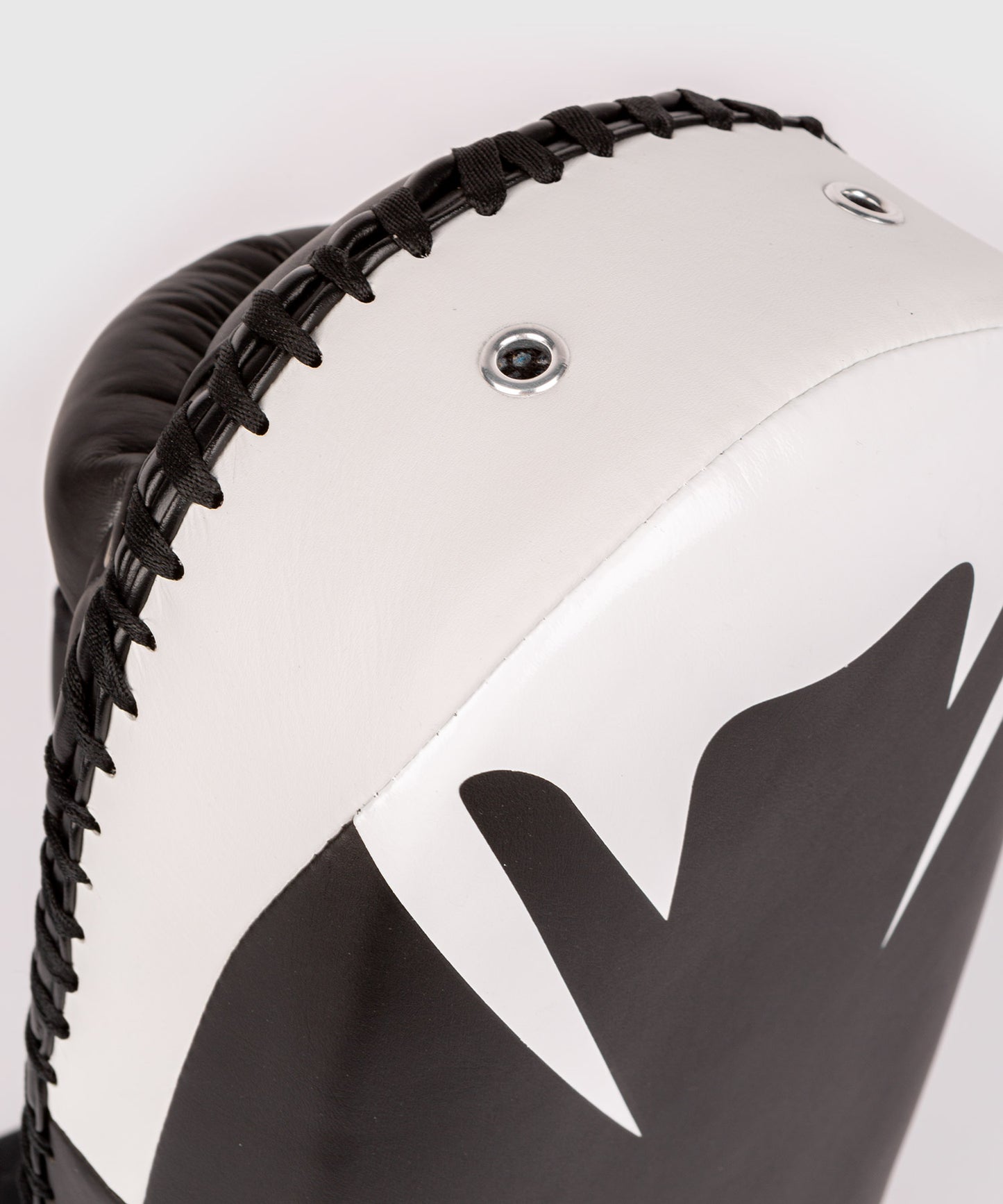 Venum Light Kick Pads - Negro/Blanco