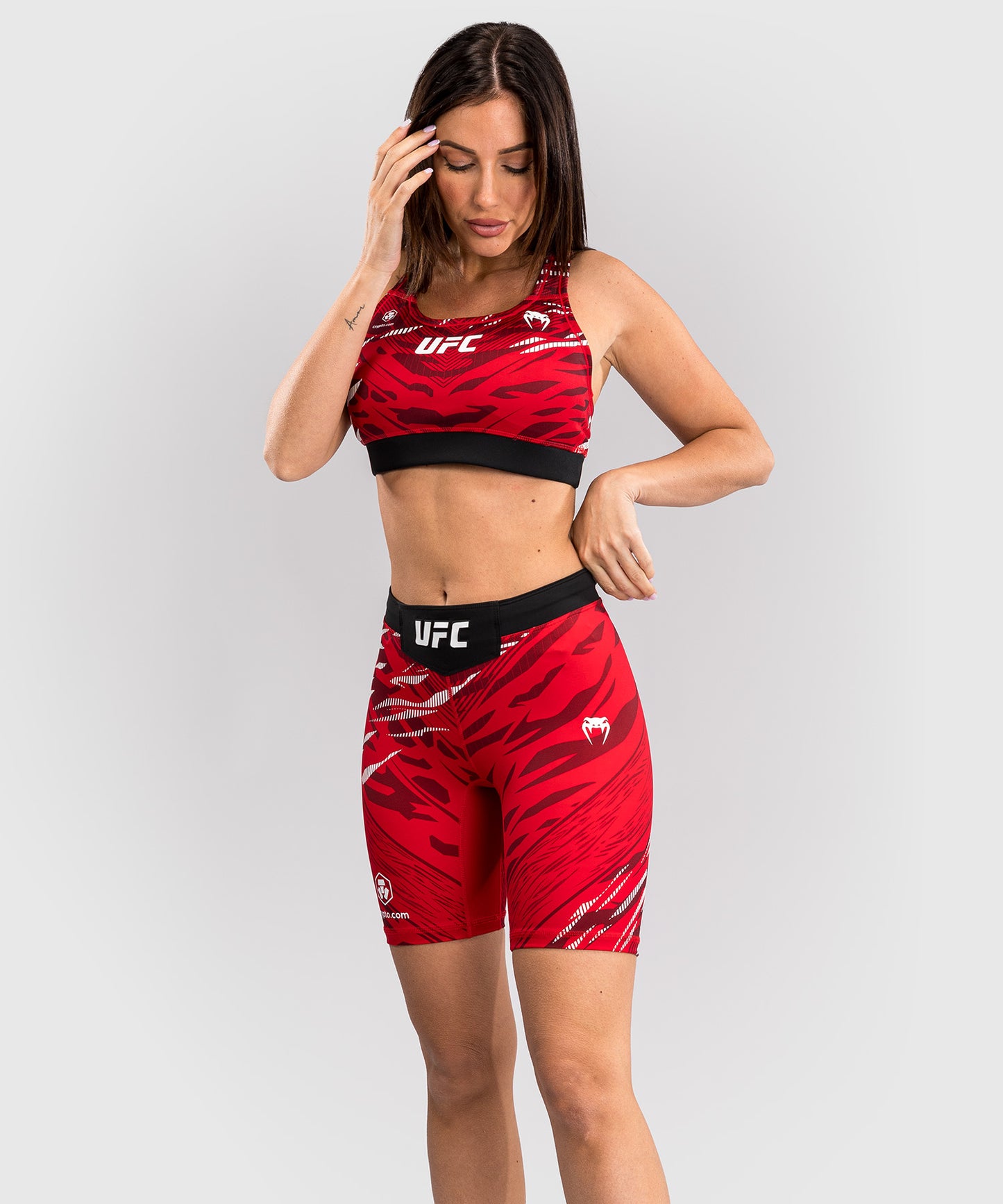 UFC Fusion by Venum Authentic Fight Night Vale Tudo Shorts para Mujer - Ajuste Largo - Rojo