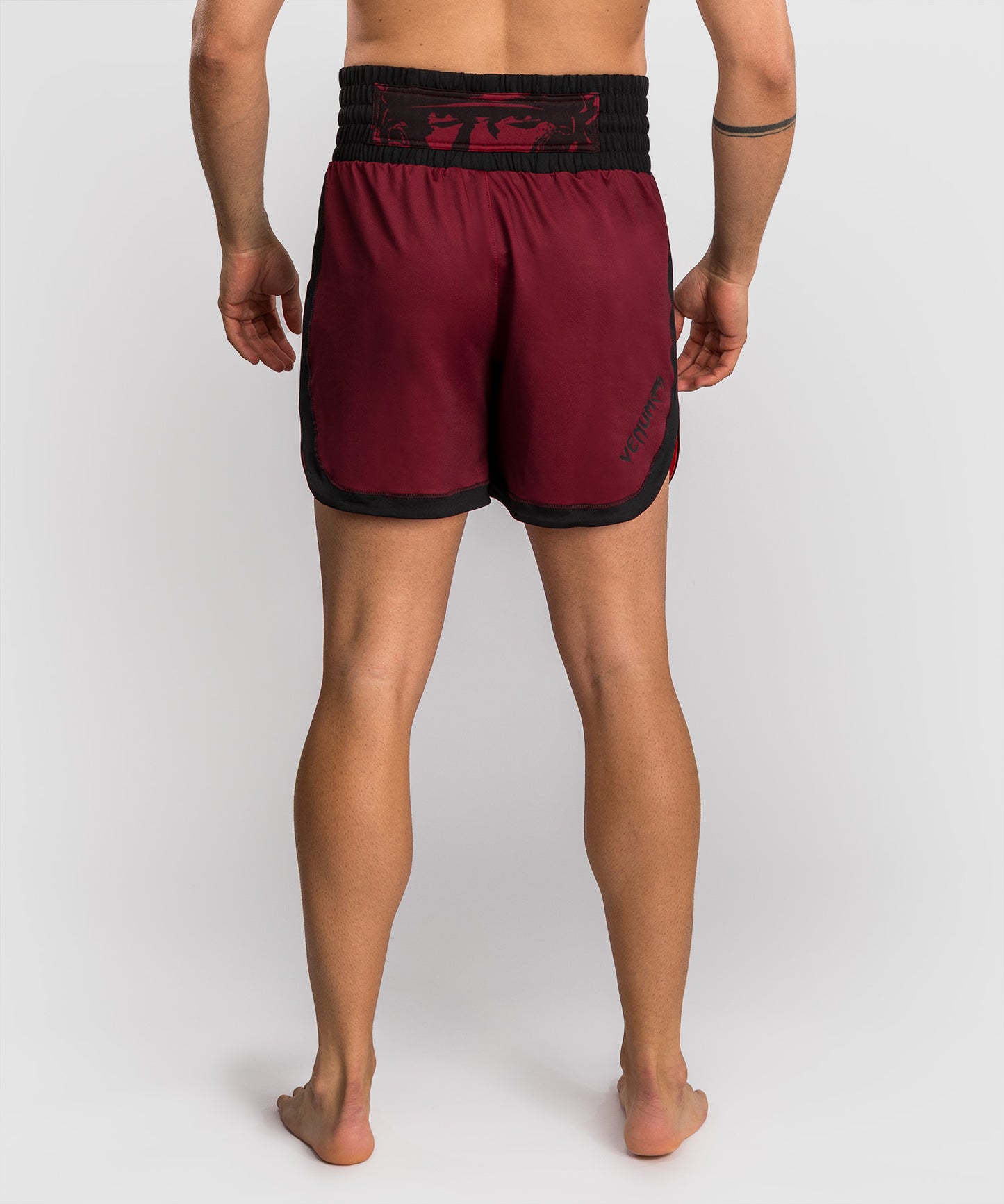 Venum x Assassin’s Creed Shadows Pantaloni da Boxe da Uomo - Borgogna/Nero
