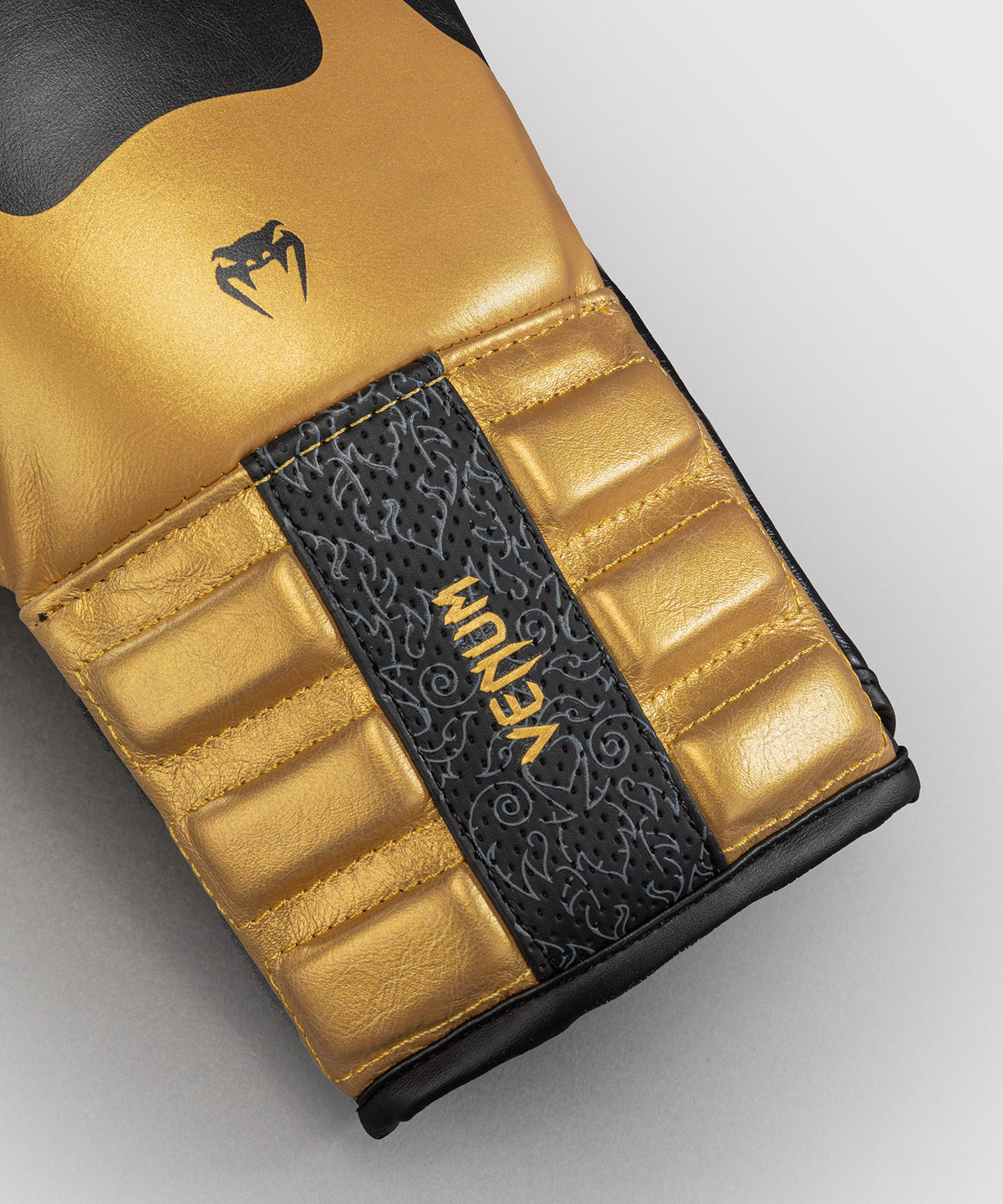 Gants de Boxe Venum Reverso – Noir/Or