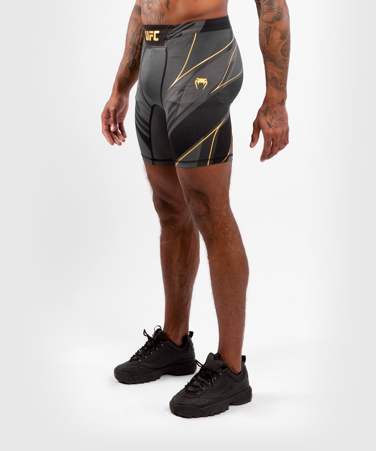 UFC Herren Kompressionsshorts Venum Authentic Fight Night - Lang geschnitten -. Champion