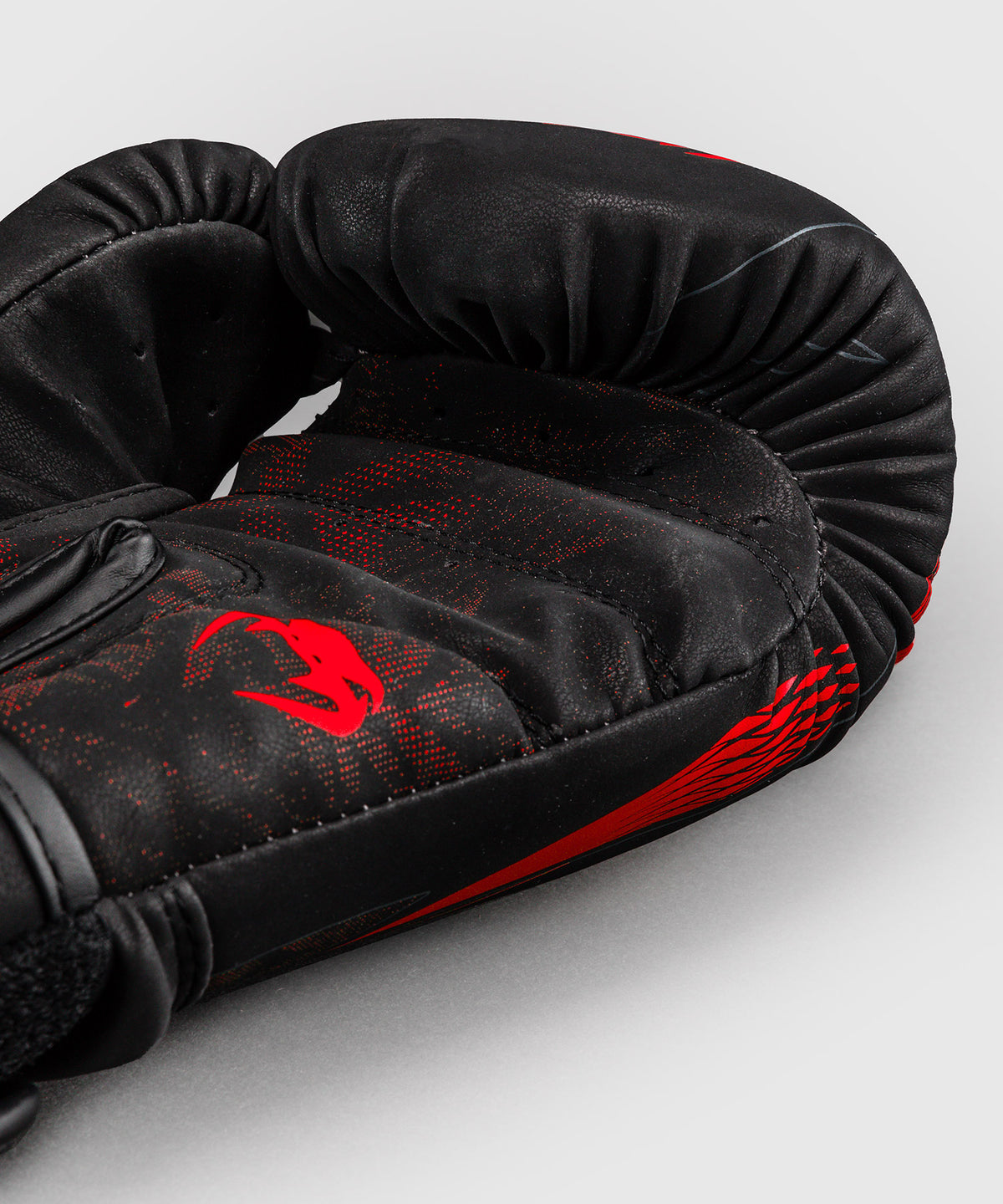 Gants de boxe Impact Venum Amazonia Reborn - Noir/Rouge