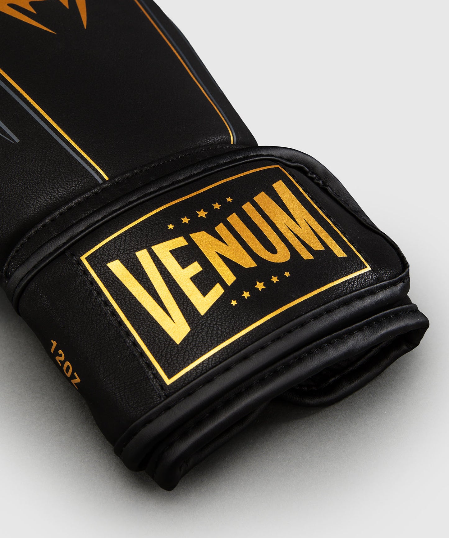 Gants de boxe Venum Streamline – Noir/Or