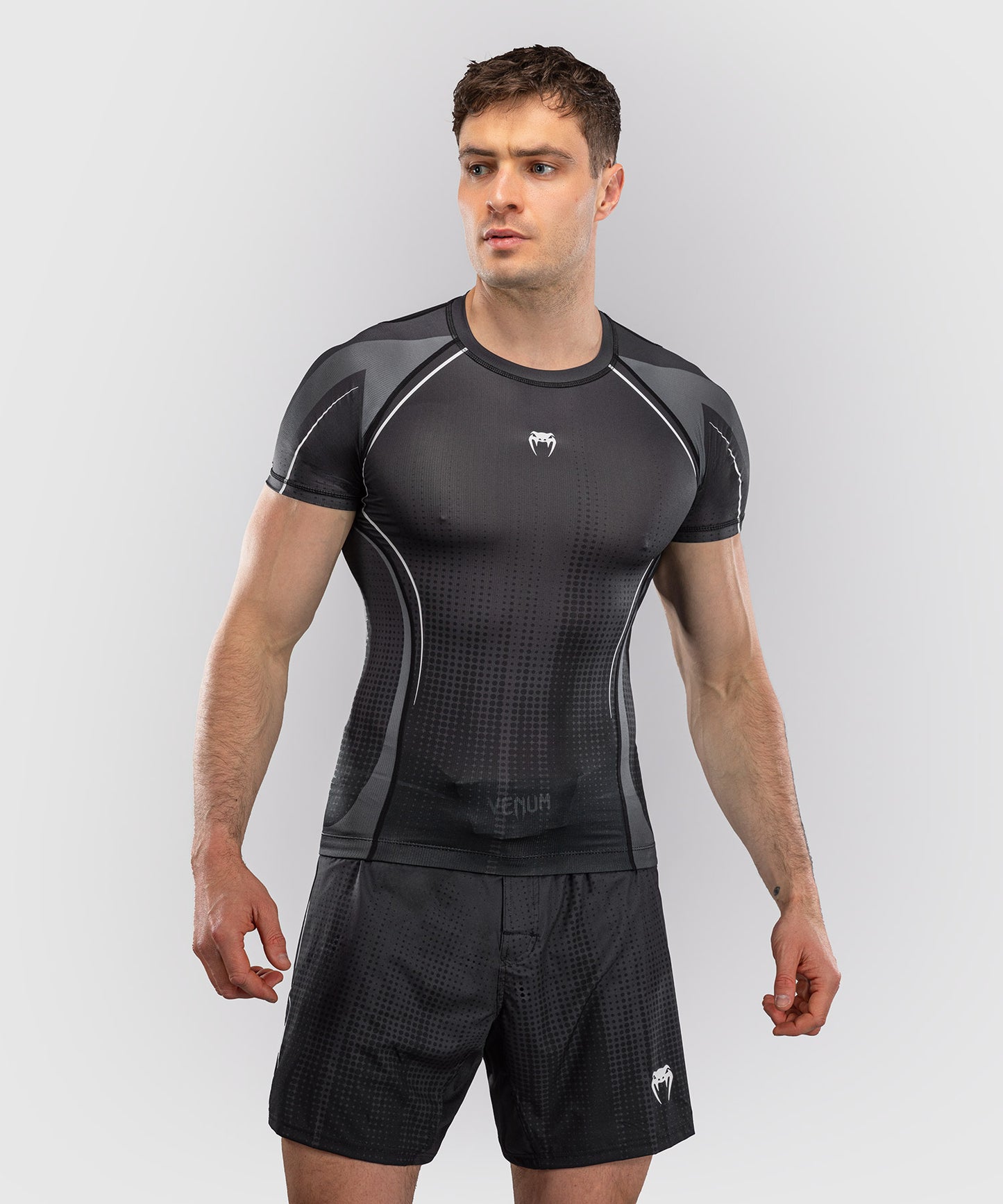 Venum Stealth Rashguard a Maniche Corte – Nero/Bianco