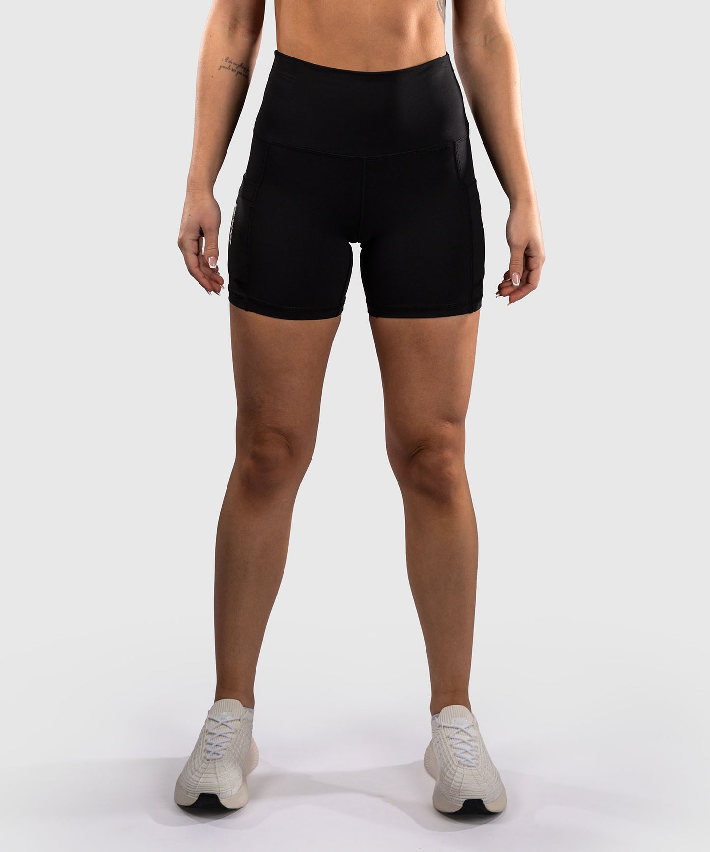 Venum Essential Kompressionsshorts - Schwarz