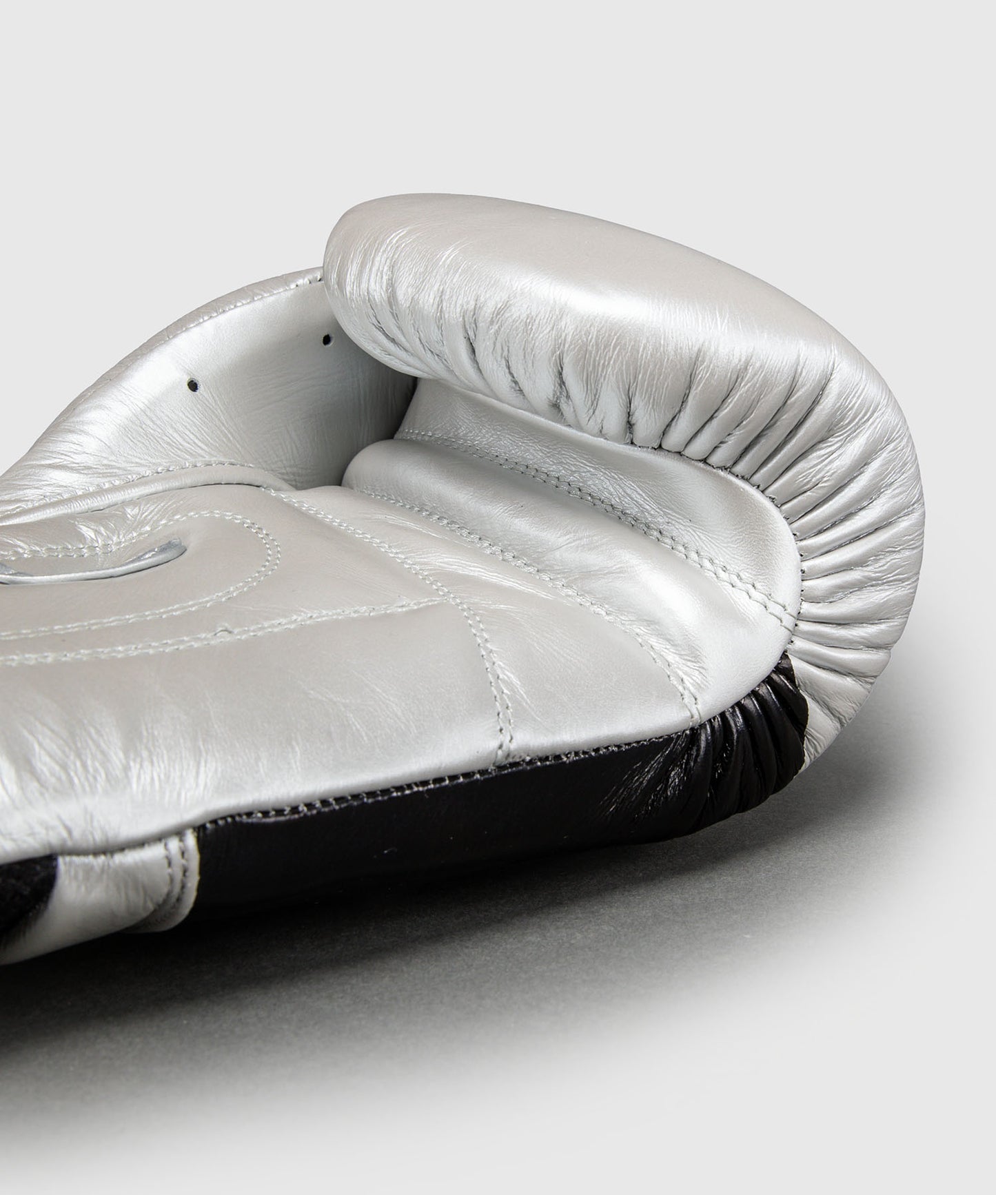 Ringhorns Charger by Venum Guantoni da boxe – Argento/Nero