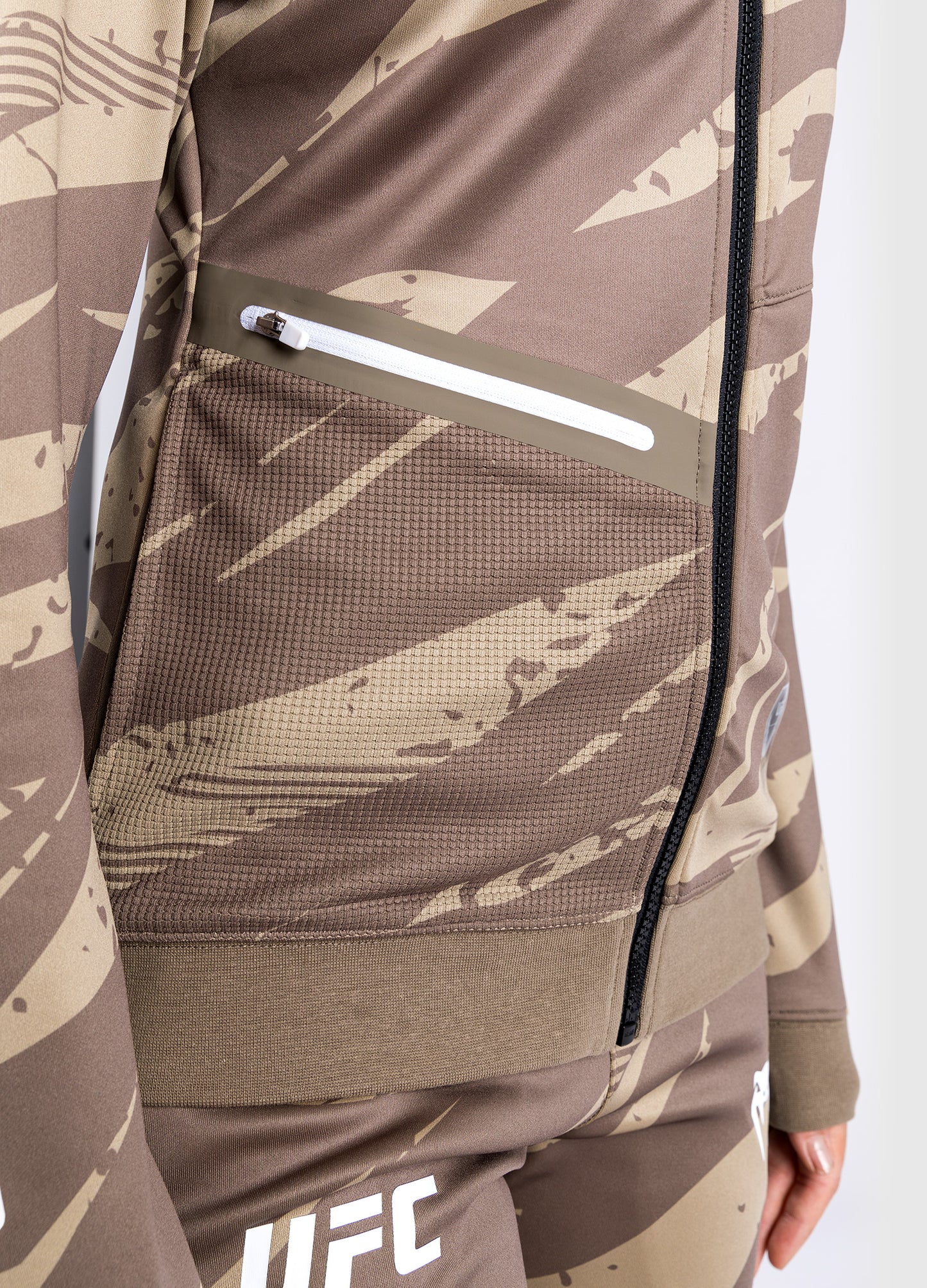 UFC Adrenaline by Venum Fight Week Felpa Con Cappuccio e zip da Donna - Desert Camo