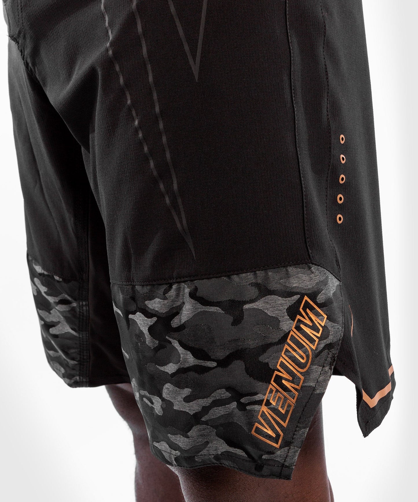 Venum Light 4.0 Fightshort - Schwarz/Bronze