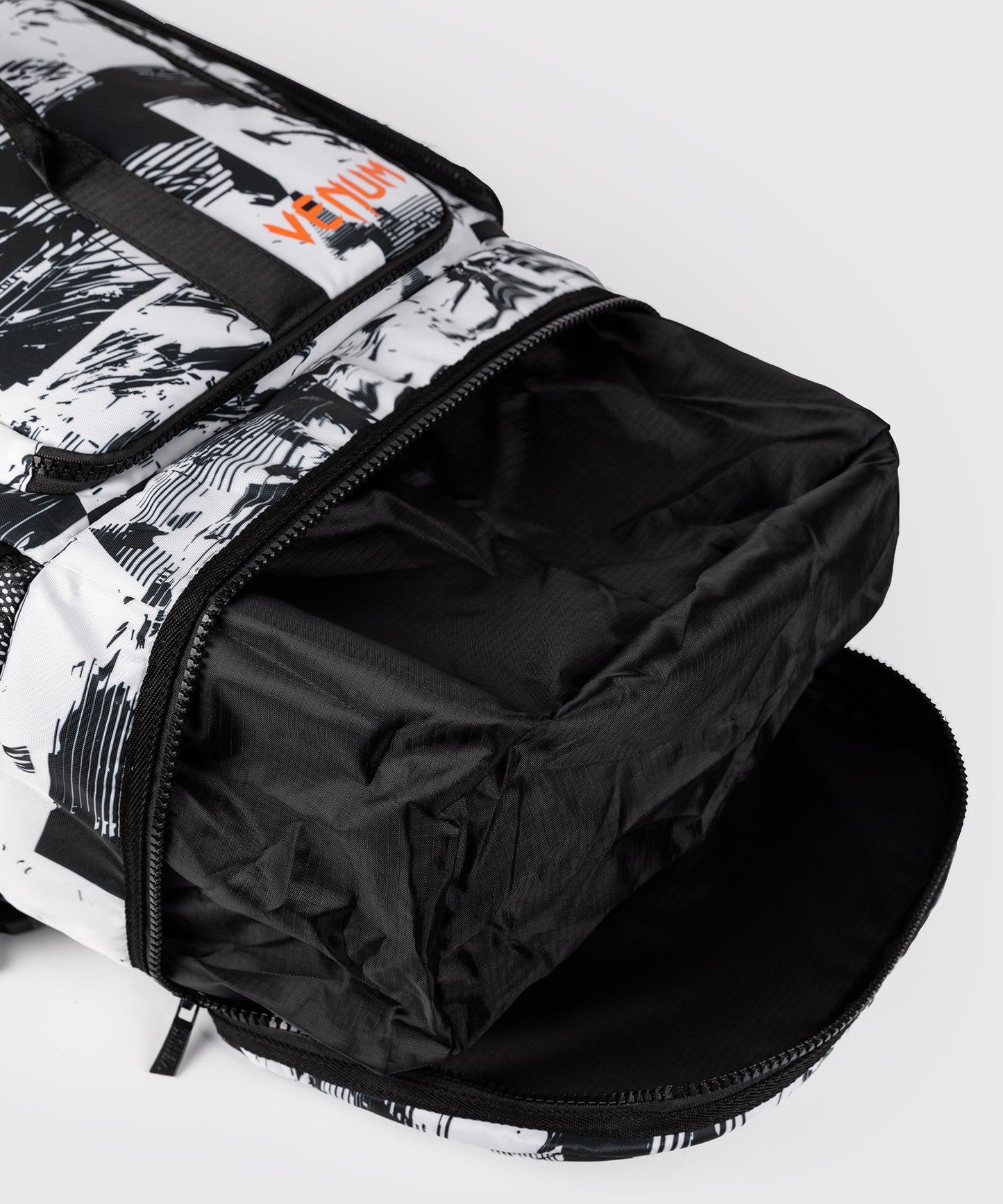 UFC Zenith by Venum Authentic Fight Week Sporttasche - Weiß (48L)