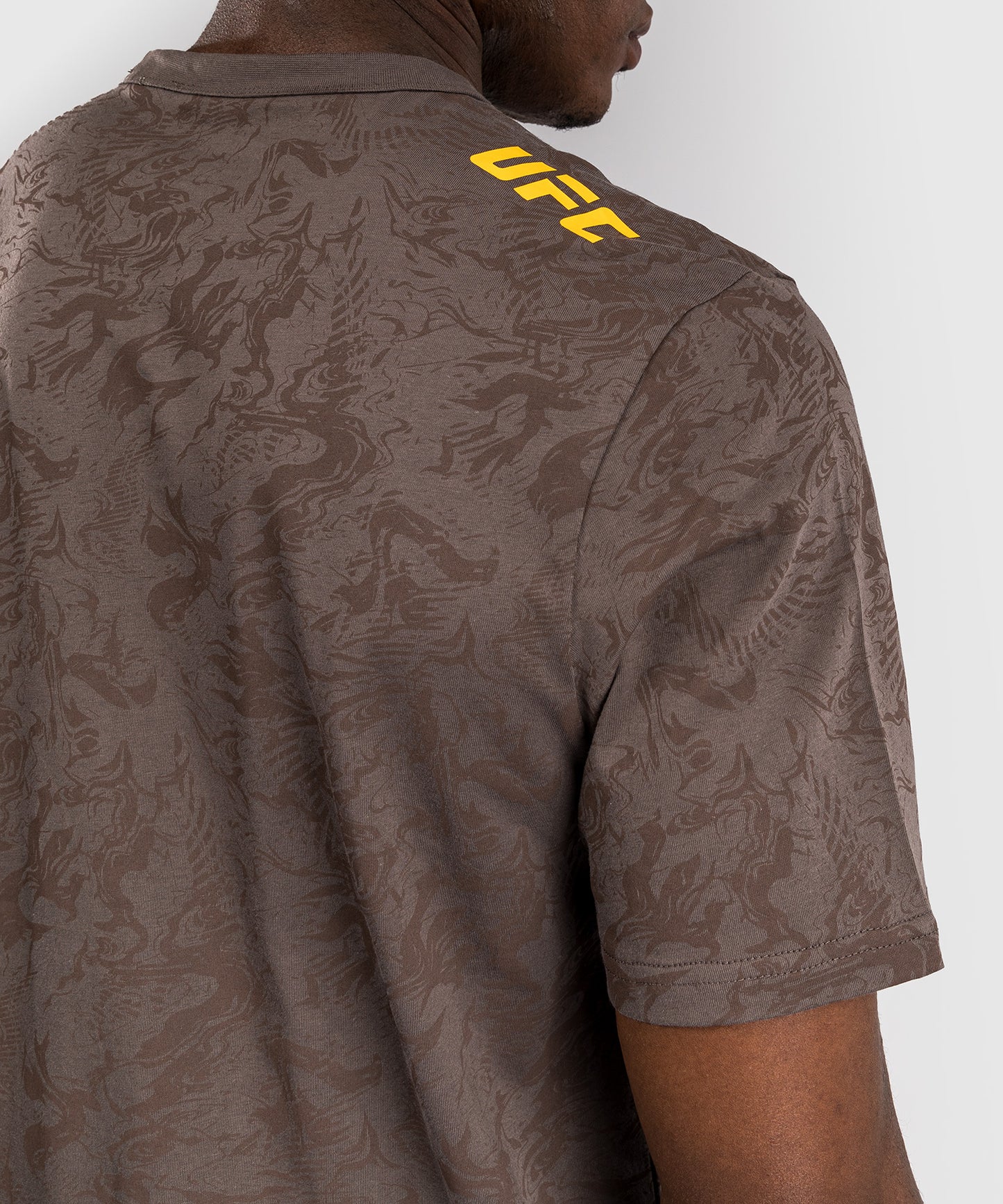 UFC Fusion by Venum Fight Week Herren Kurzarm T-Shirt - Erdiges Braun