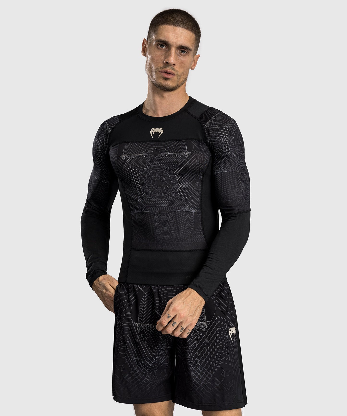 Venum G-Fit Air Herren Langarm Rashguard - Tiefschwarz/Wüstensand