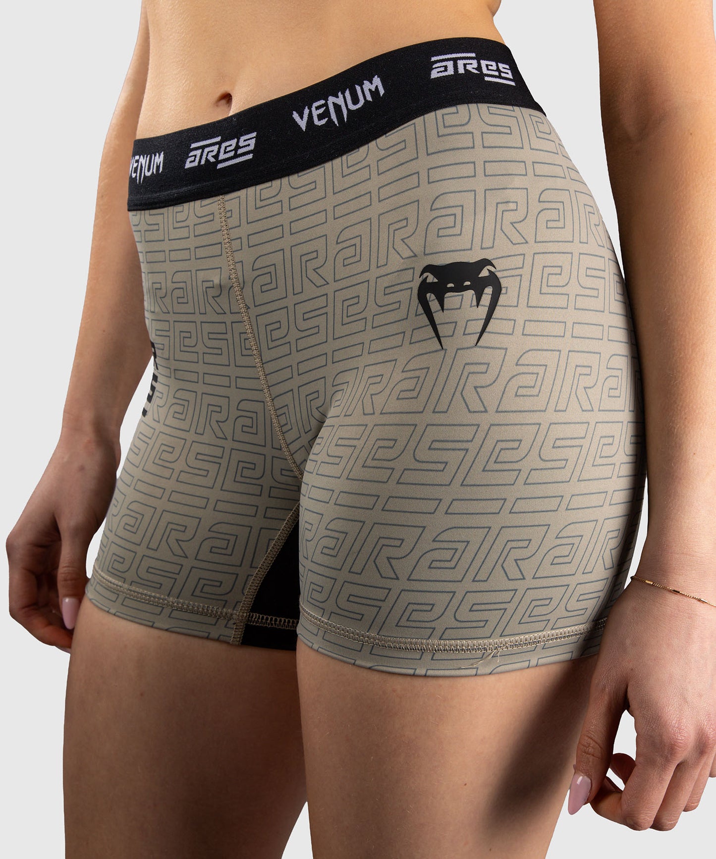Venum x Ares 2.0 Trainingsshorts für Damen – Sand