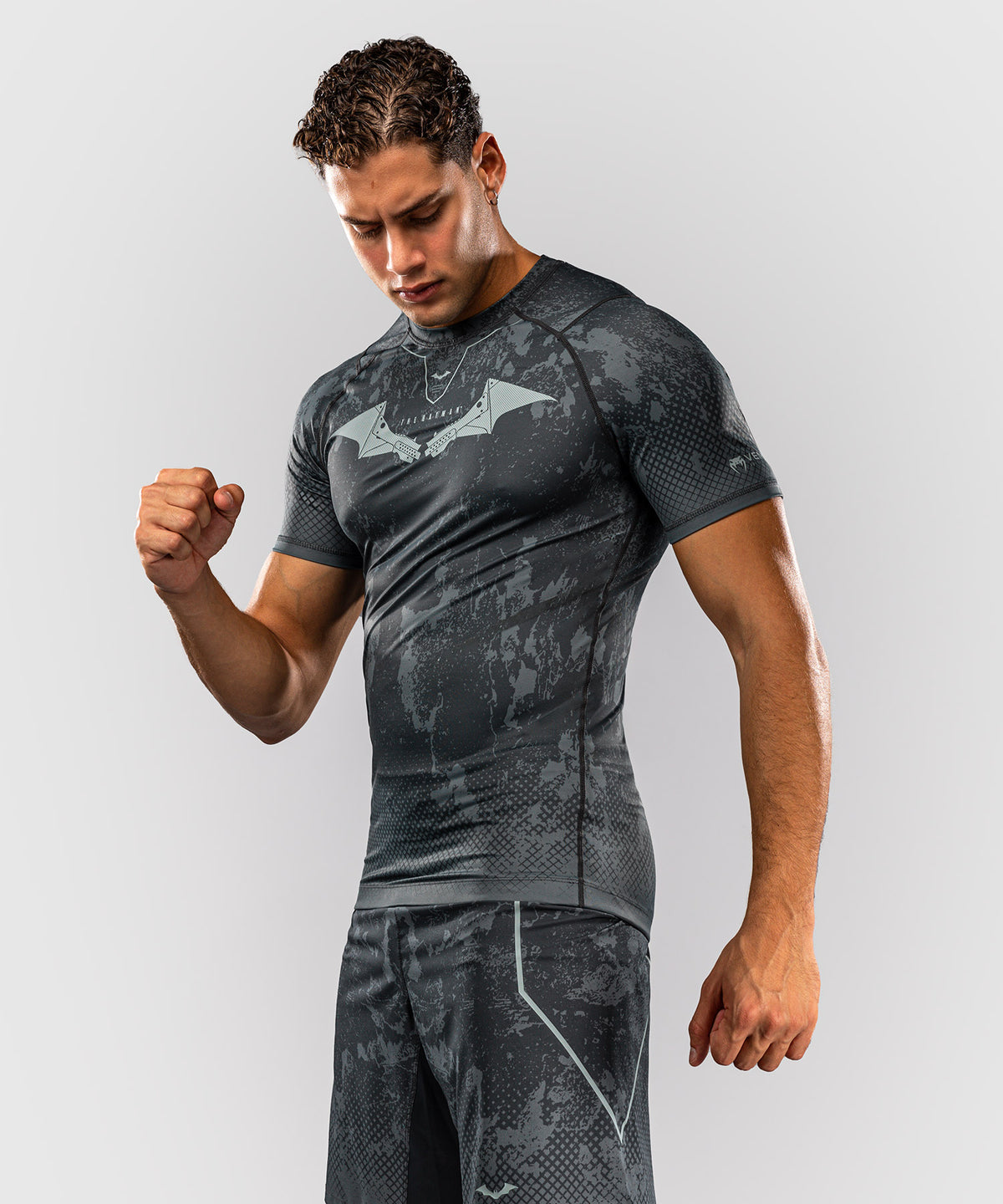 Venum x Batman Rashguard de manga corta - Gris