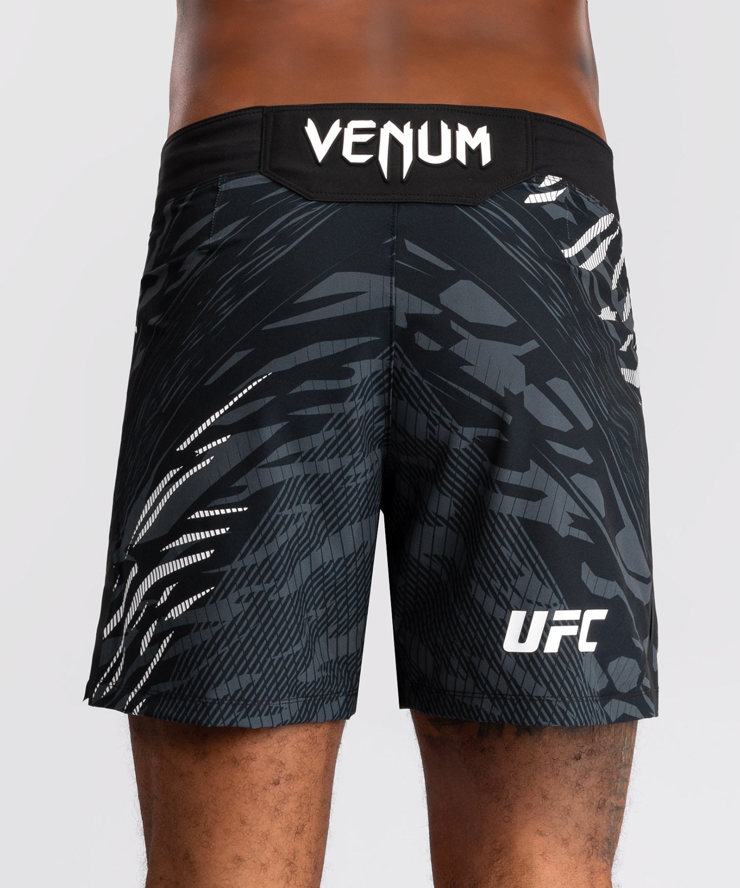 UFC Fusion by Venum Authentic Fight Night Herren Fight Short - Short Fit - Schwarz